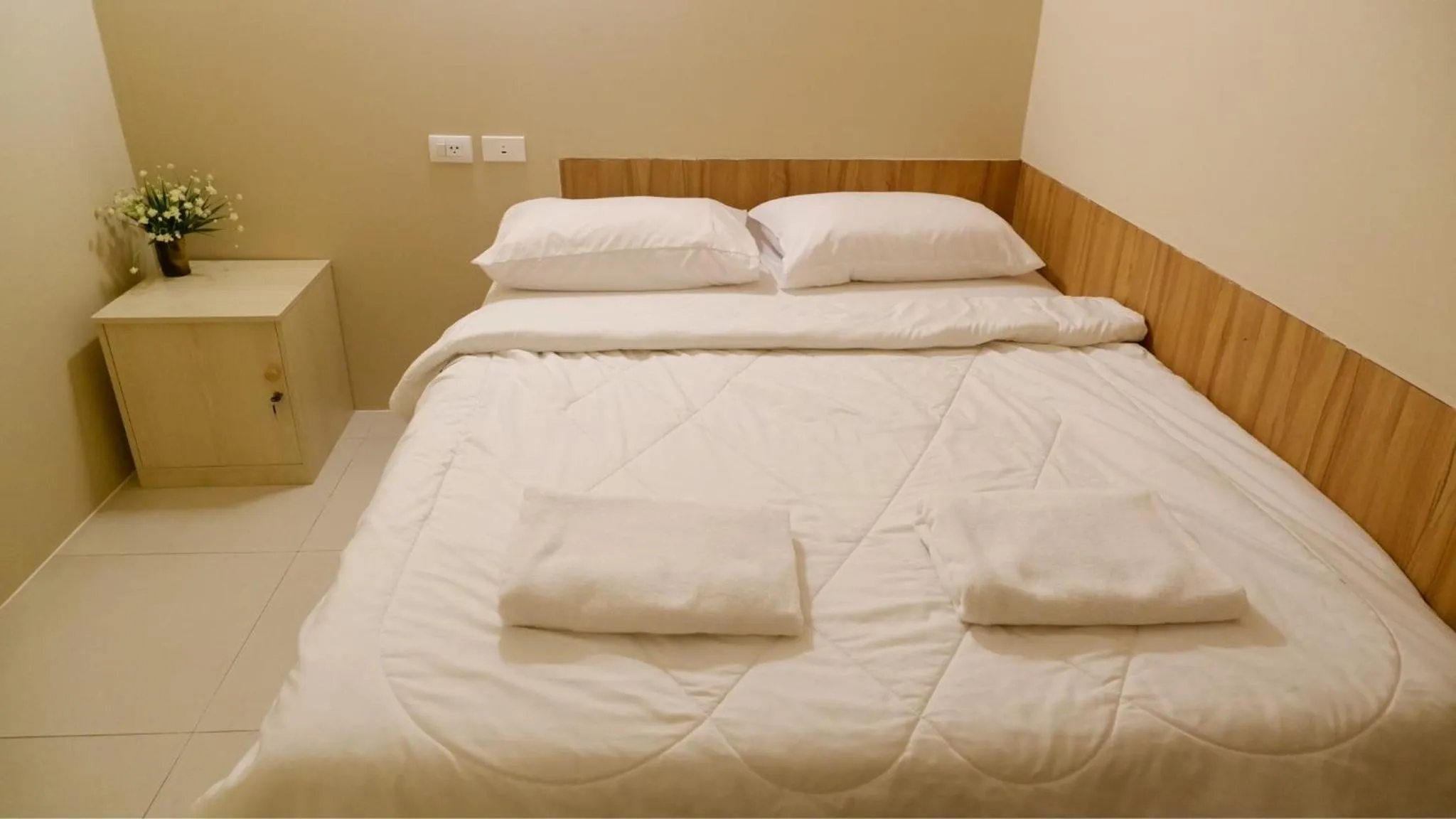 Single Bed in Dormitory Room in Shi-ro-i Poshtel