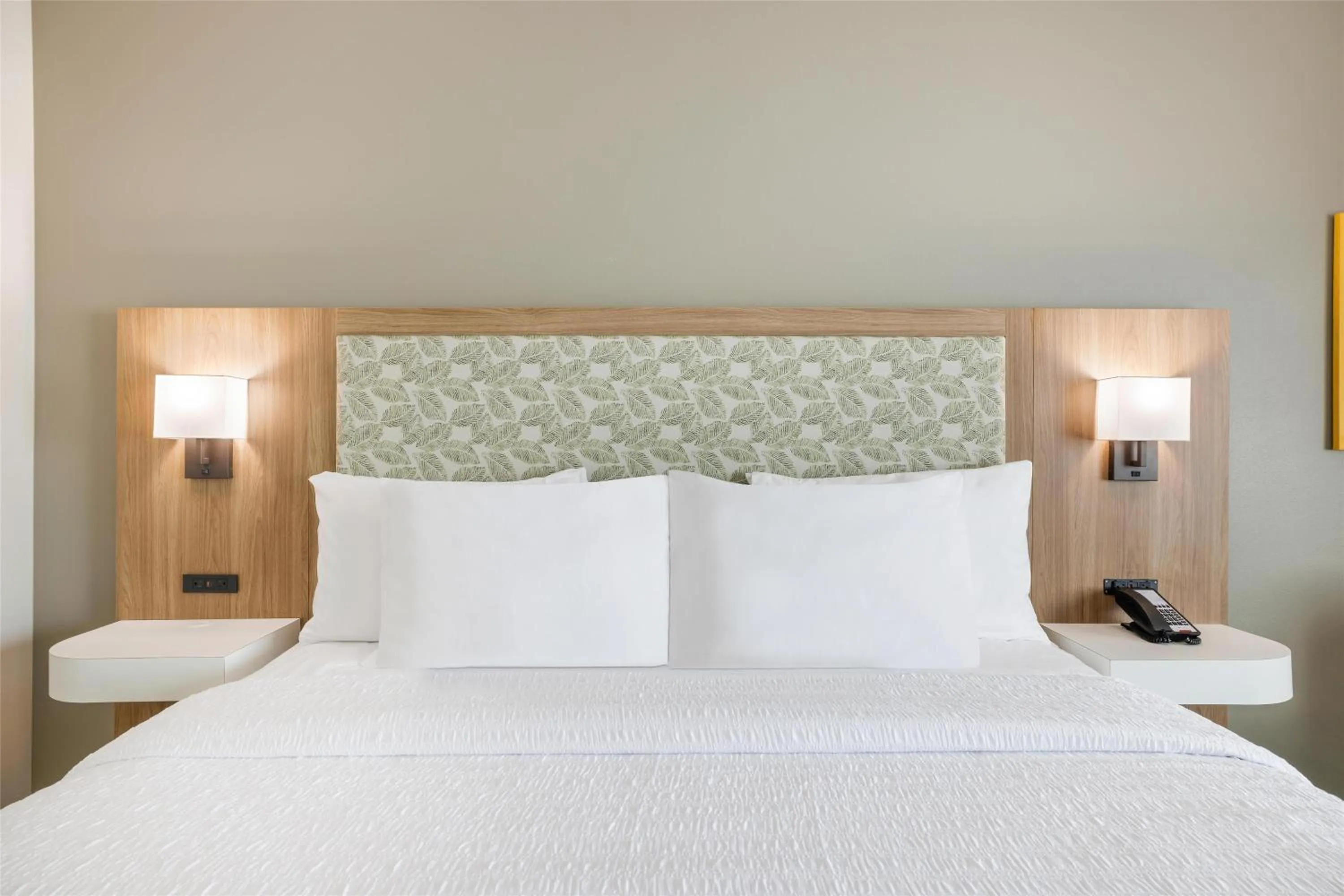 King Room with Tub - Mobility Access in Hampton Inn Aurora Medical Center Denver