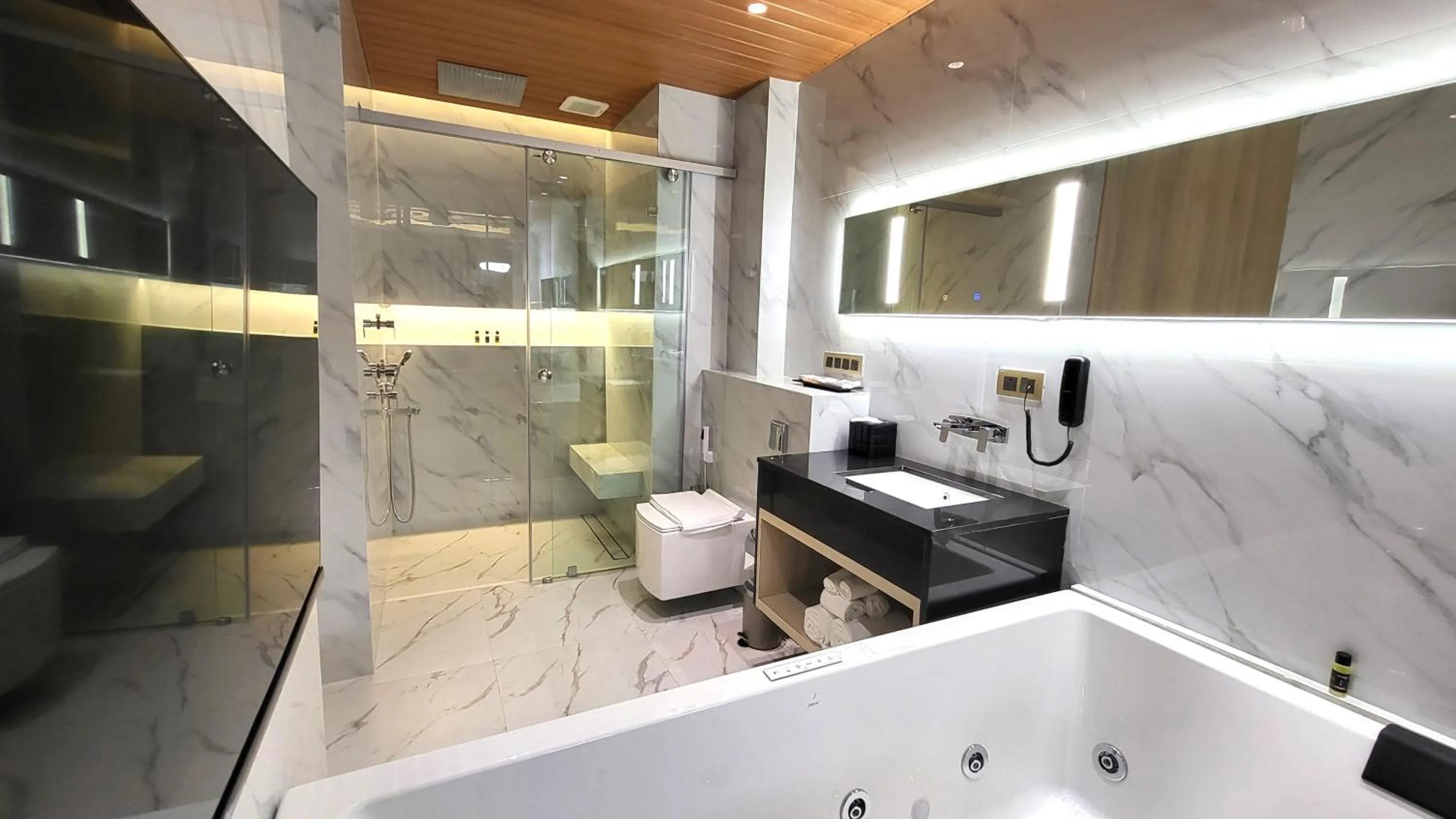 Superior King Room in 6ix Seashore Hotel