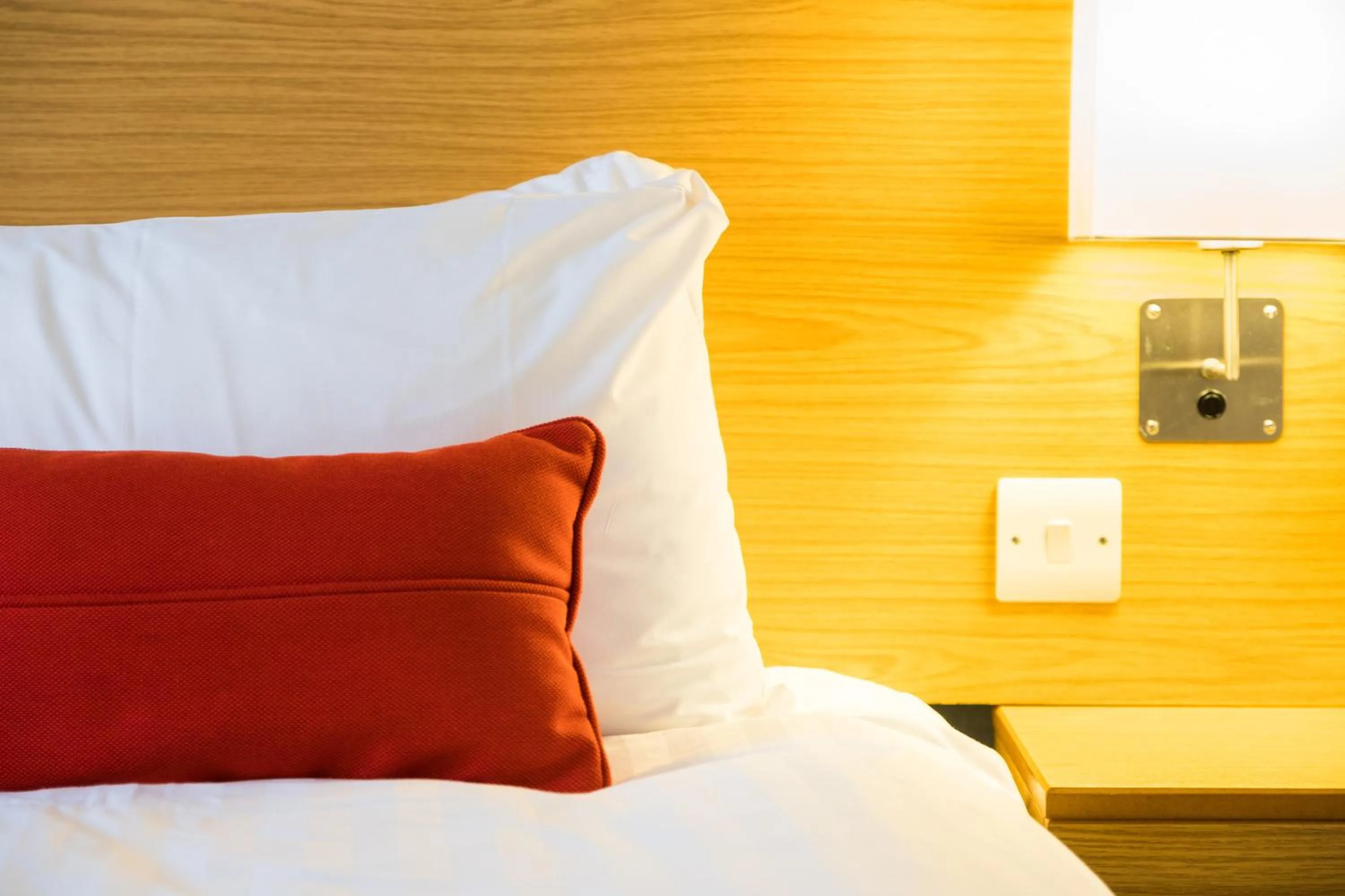 Standard Room with Free Hot Breakfast in Holiday Inn Express Perth by IHG