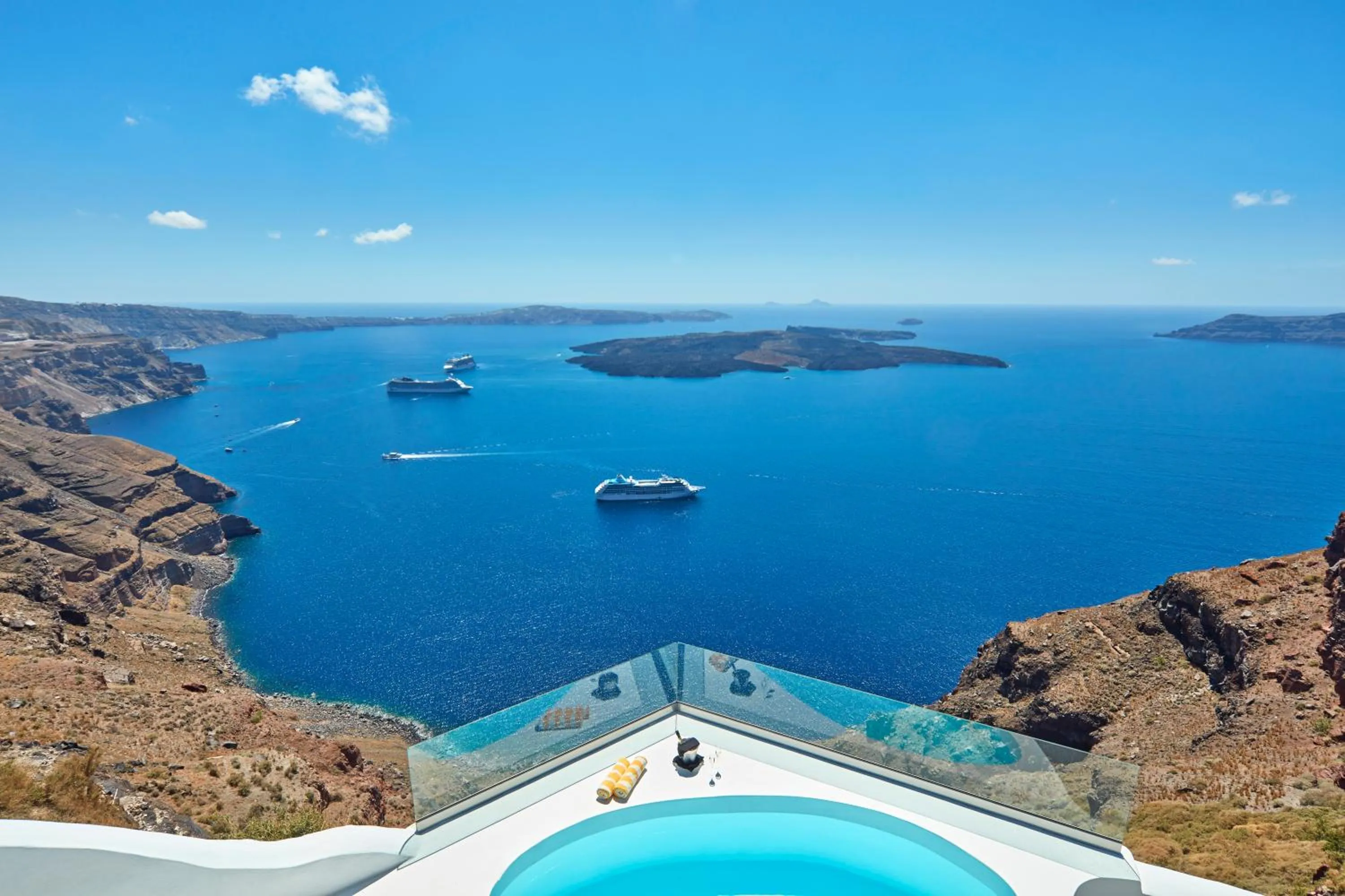 Chromata Pool Suite with Infinity Pool in Katikies Chromata Santorini - The Leading Hotels of the World