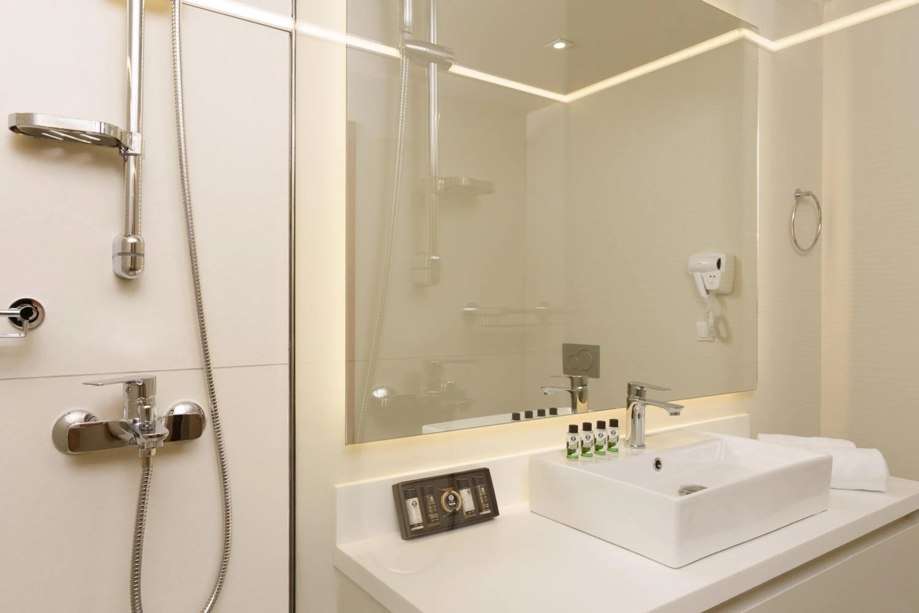 Junior Suite with Balcony in Gallery Central Piraeus Port