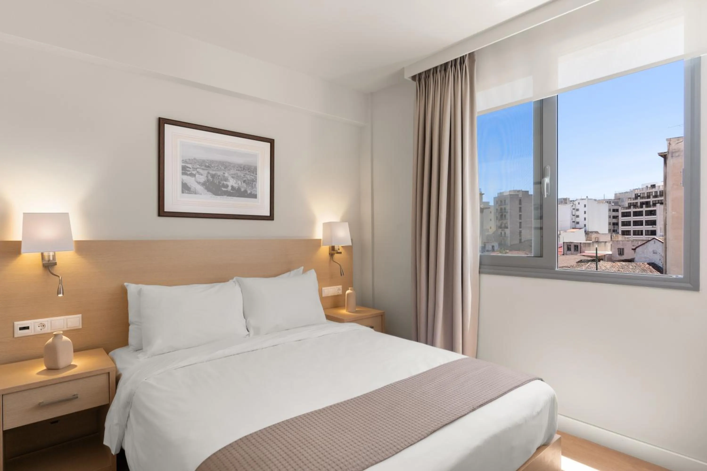 Classic Room city view in Gallery Central Piraeus Port