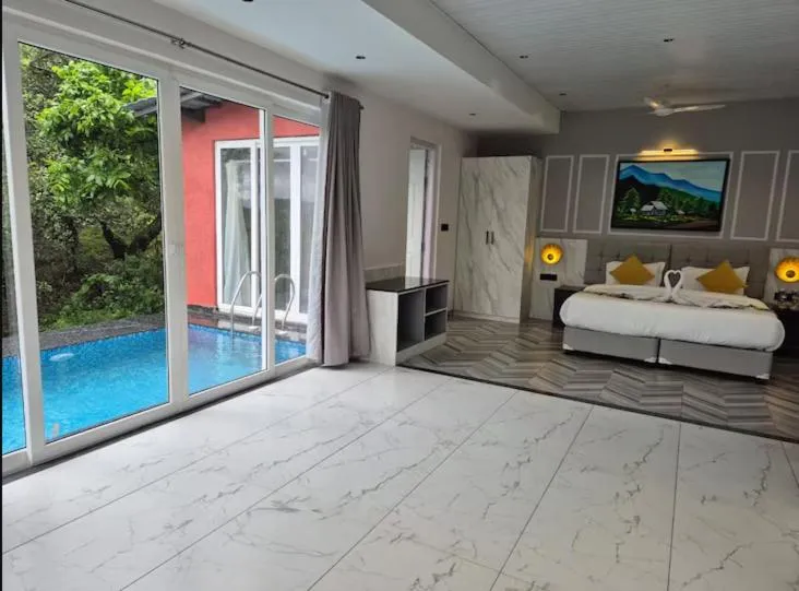 Suite with Pool View in Citrus Prime Hill Queen Resort