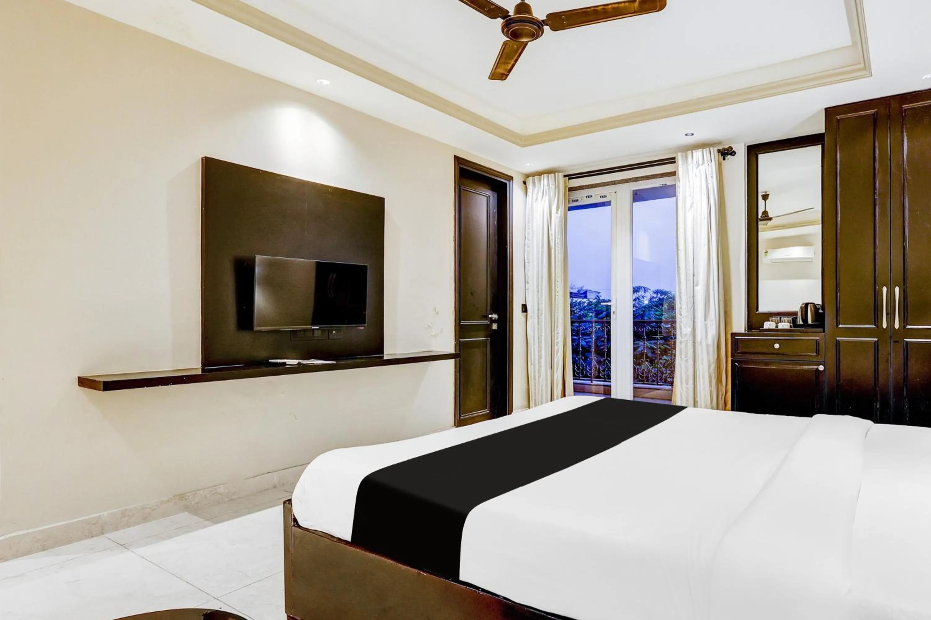 Classic Triple Room - single occupancy in Super Townhouse Oak Udyog Vihar