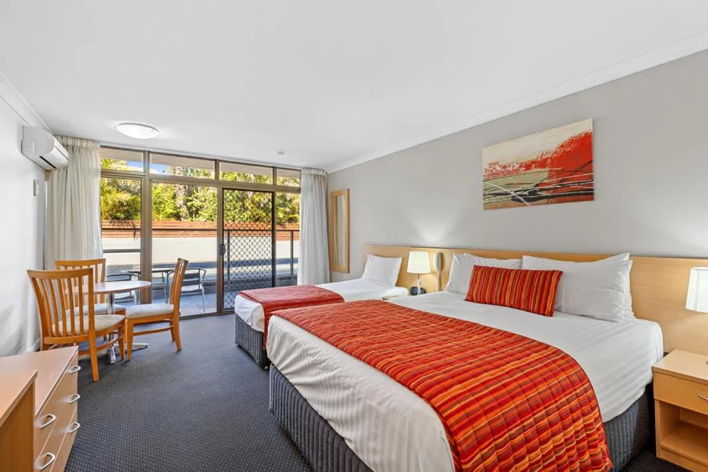 Deluxe Queen and Single Studio in Comfort Inn Grammar View