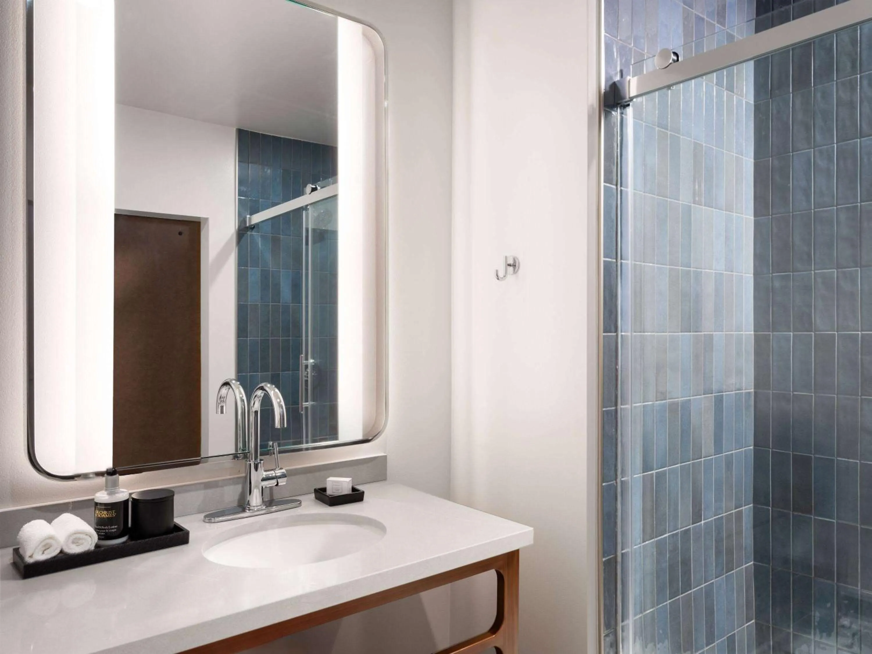 Room with Two Twin Bunk Beds in Origin Kansas City Riverfront, a Wyndham Hotel