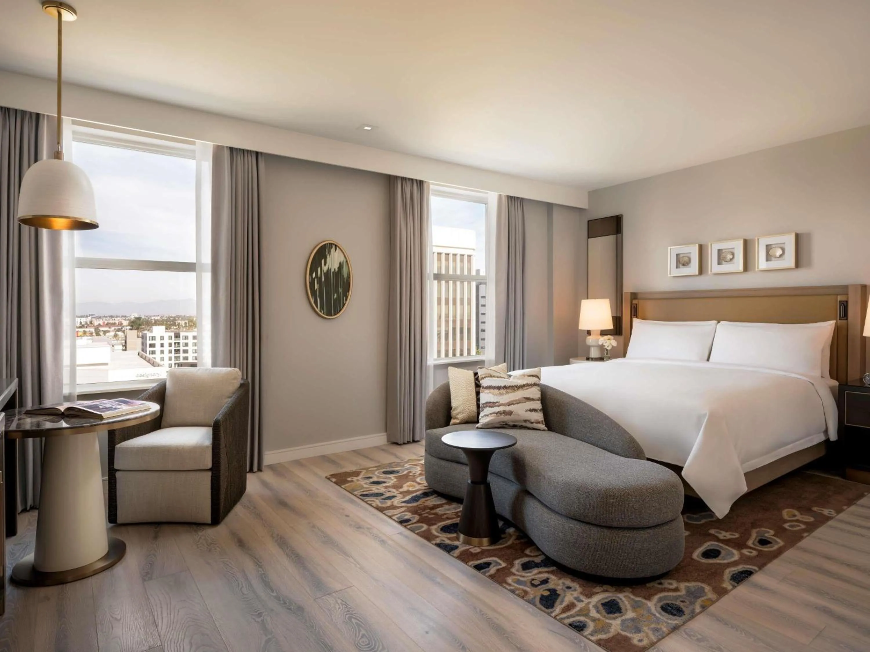 Deluxe King Room with City View in Fairmont Breakers Long Beach