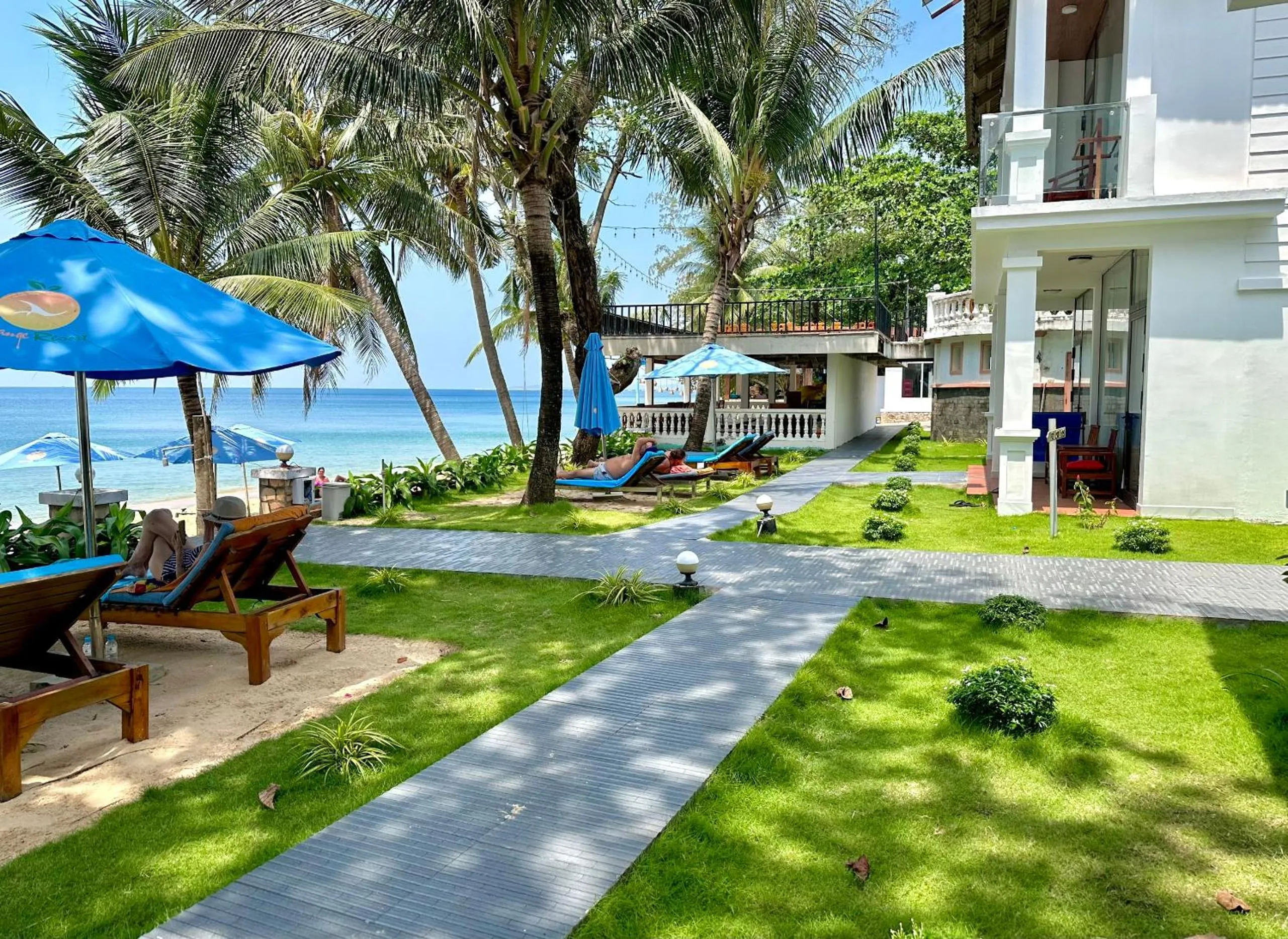Deluxe Bungalow - Beachfront in Orange Resort