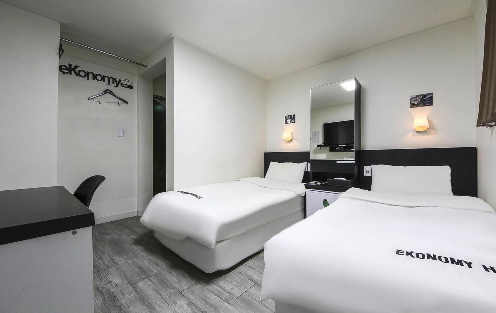 Standard Twin Room in Ekonomy Hotel Incheon