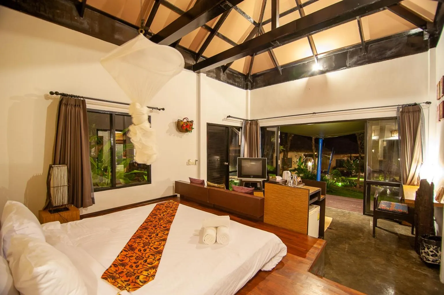Deluxe Bungalow with Garden View in LaLaanta Hideaway Resort
