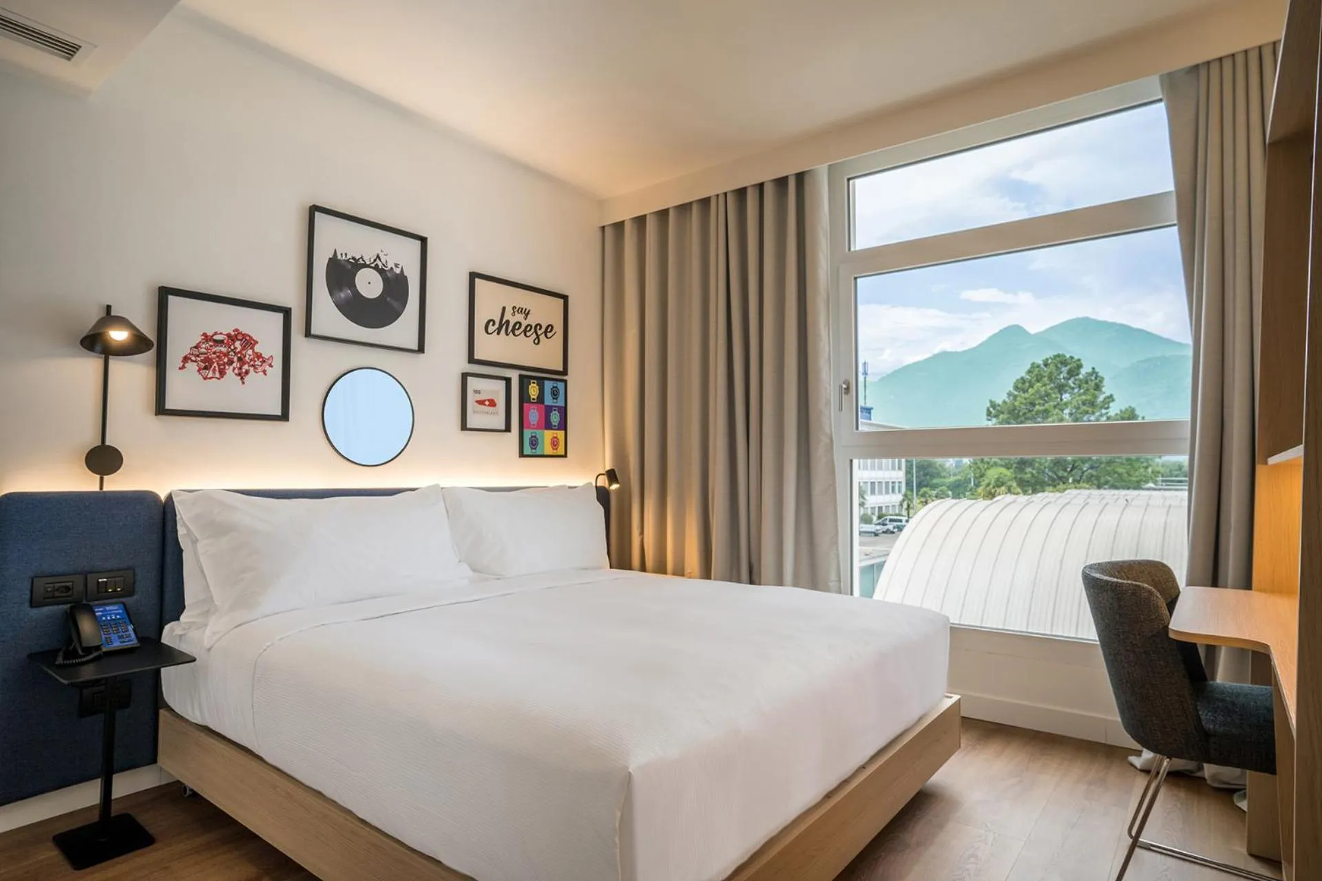 King Room in Hampton By Hilton Locarno