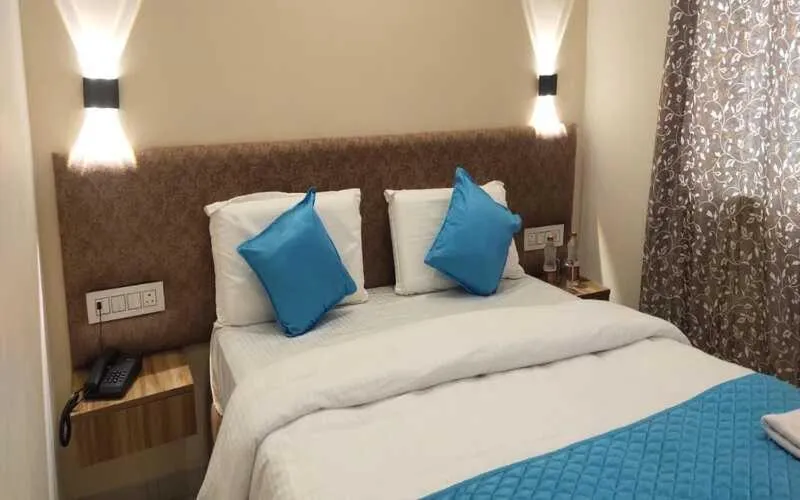 Deluxe Room - single occupancy in Hotel Paramount