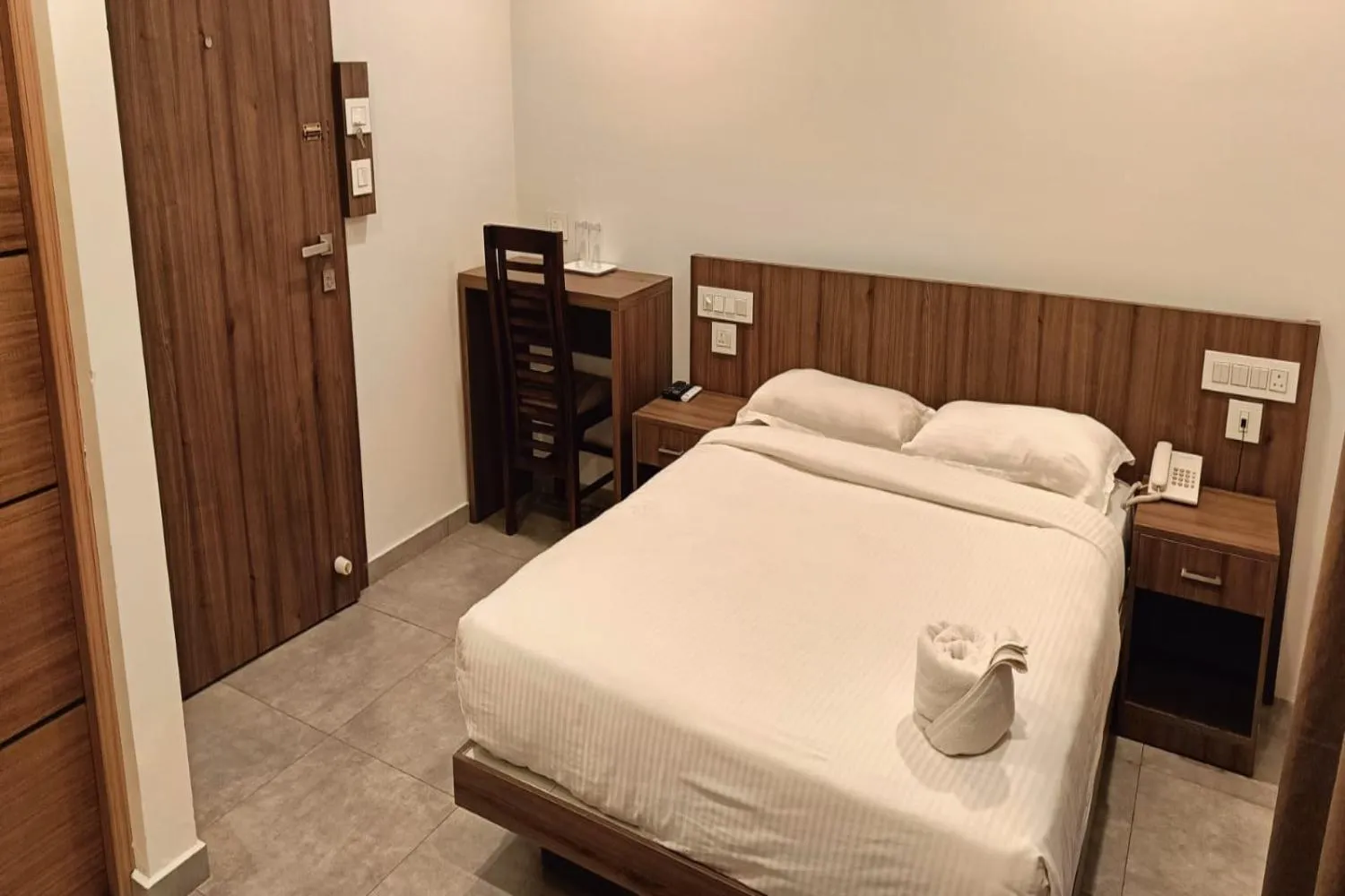 Deluxe Double Room with Balcony in Green Tea Hotels
