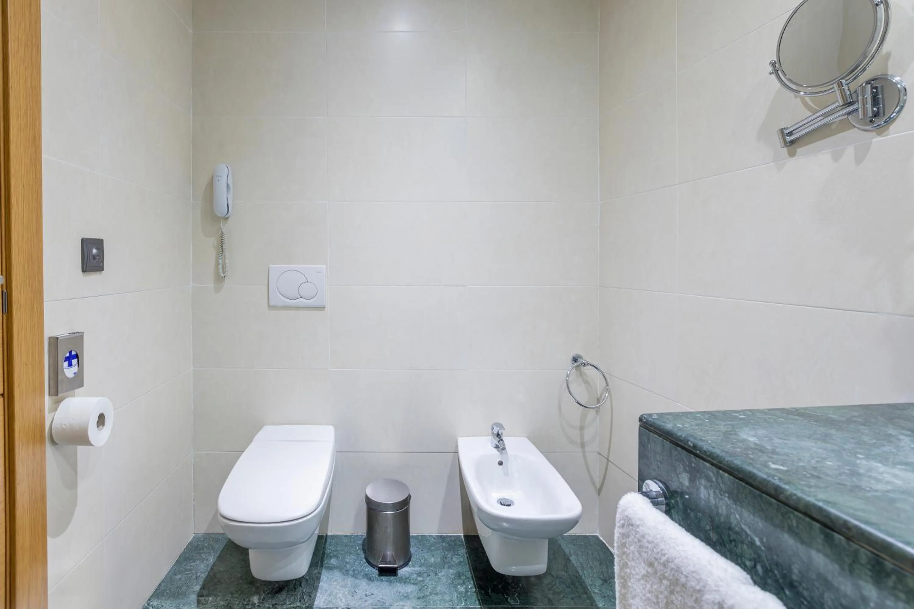 Quadruple Room in Moon Dreams Calabahía