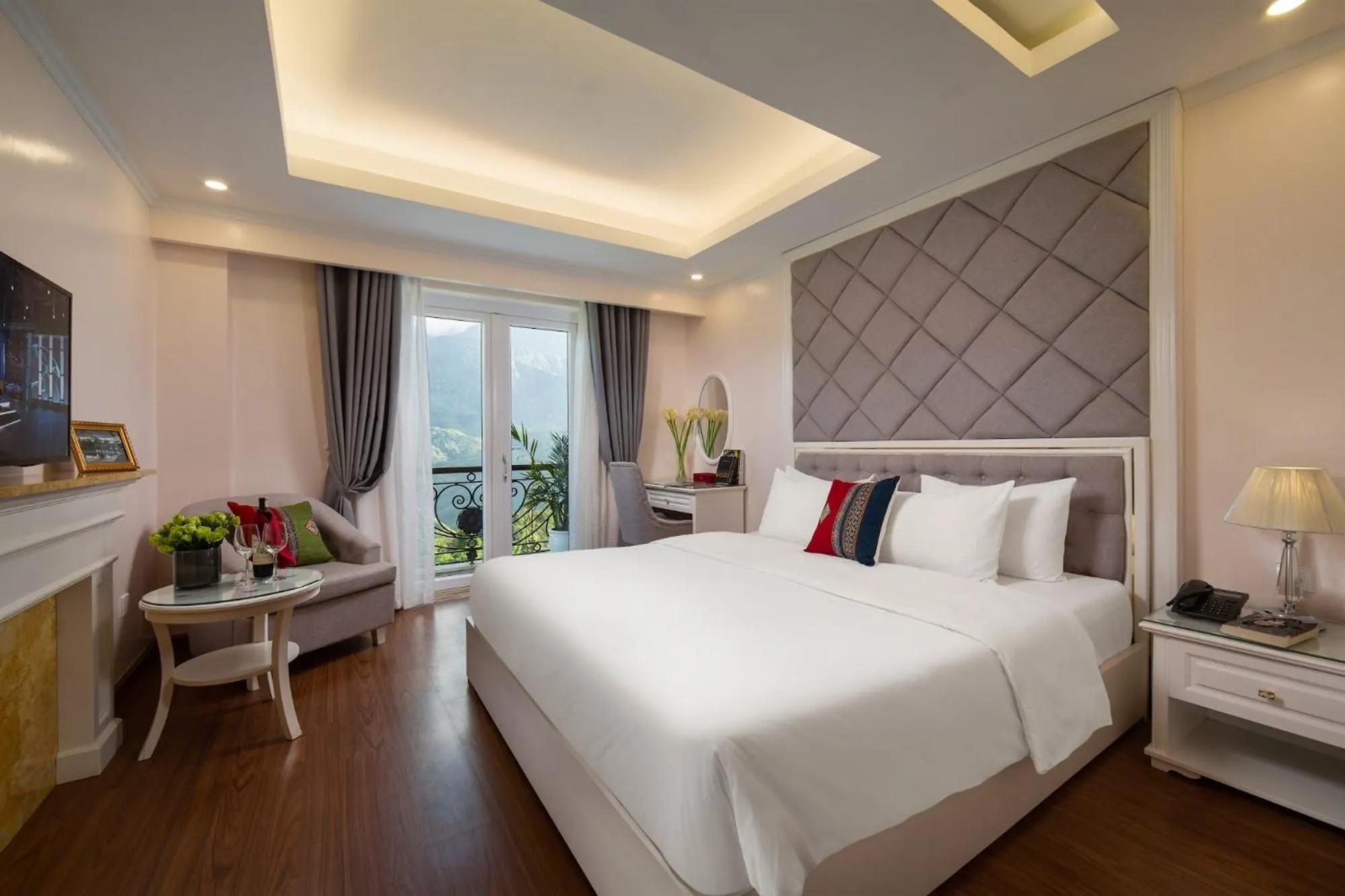 Deluxe Double Room with Balcony in Sapa Praha Hotel