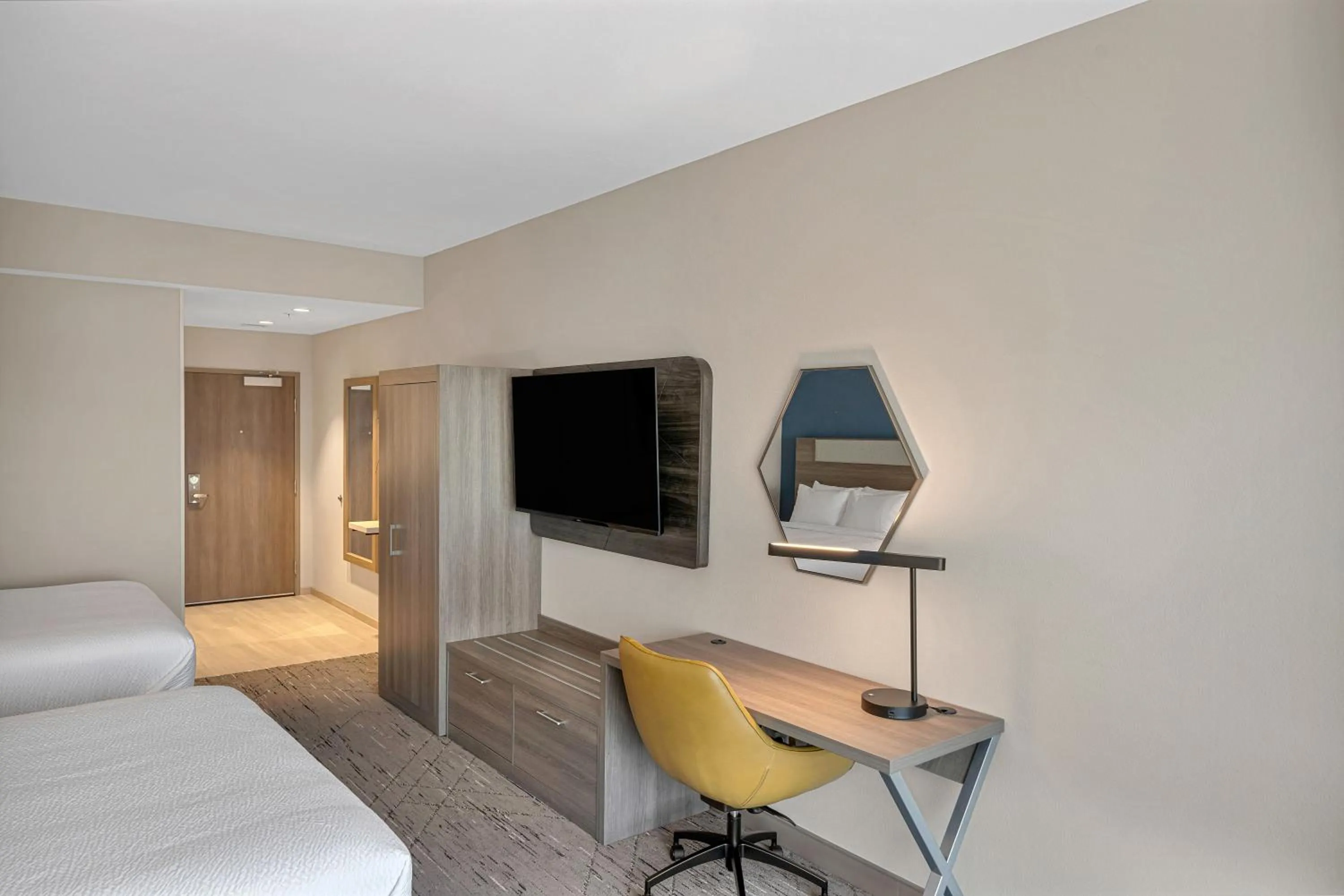 Queen Suite with Two Queen Beds - single occupancy in Holiday Inn Express & Suites Fort Walton Beach - Eglin Area by IHG