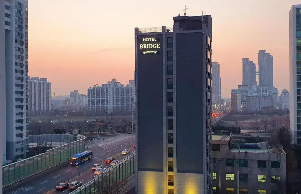 Hotel Bridge Hotel Bridge