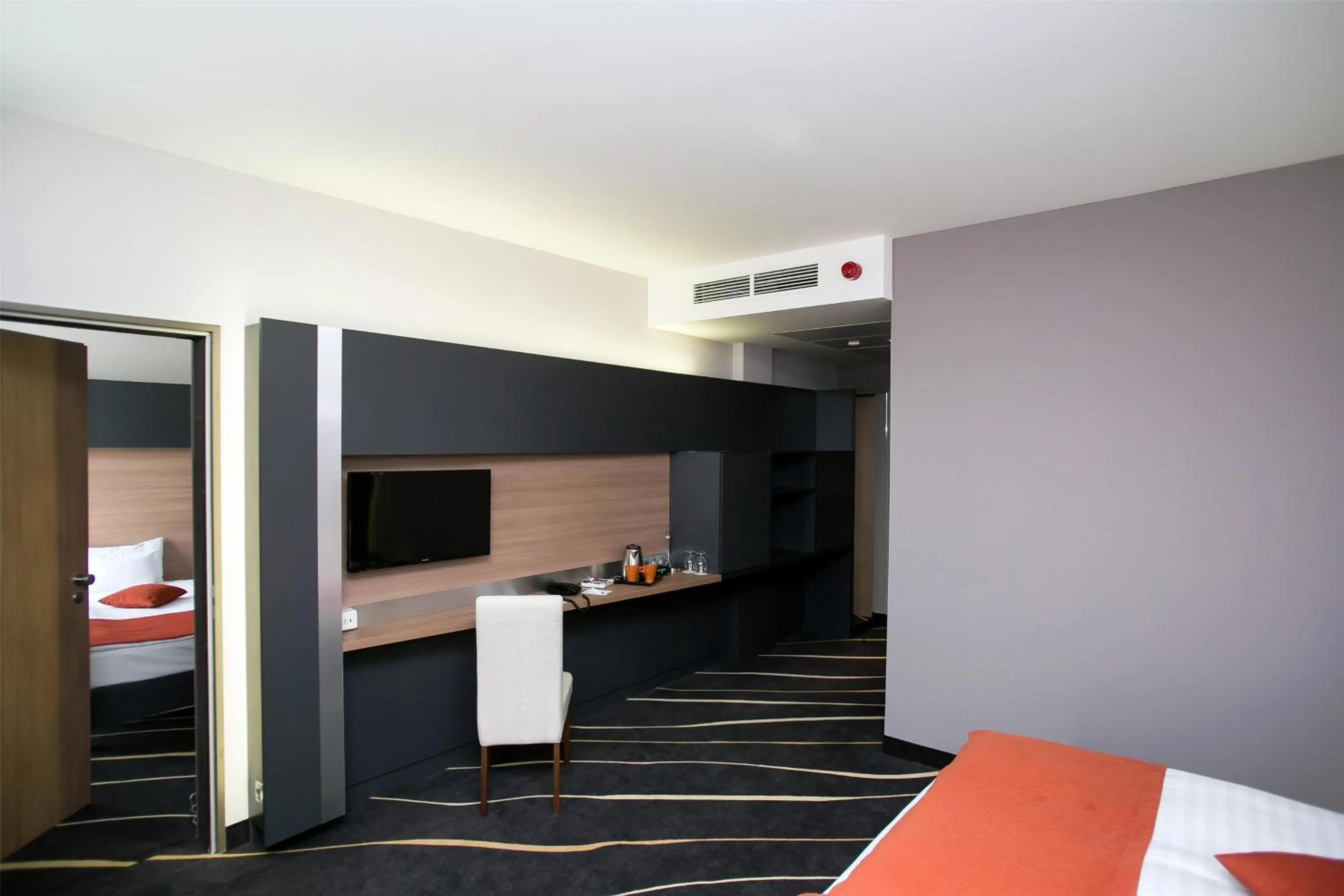 Queen Room - Non-Smoking in Best Western Plus Lakeside Hotel