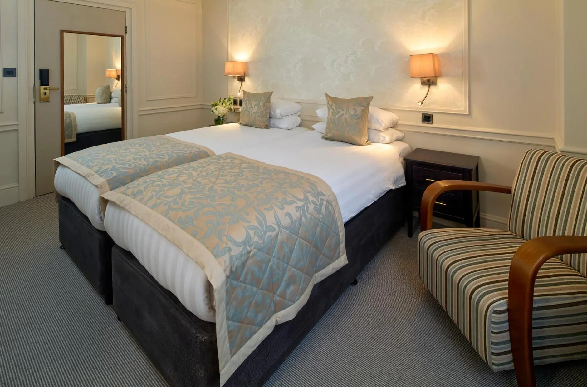 Superior Twin Room in Sloane Square Hotel