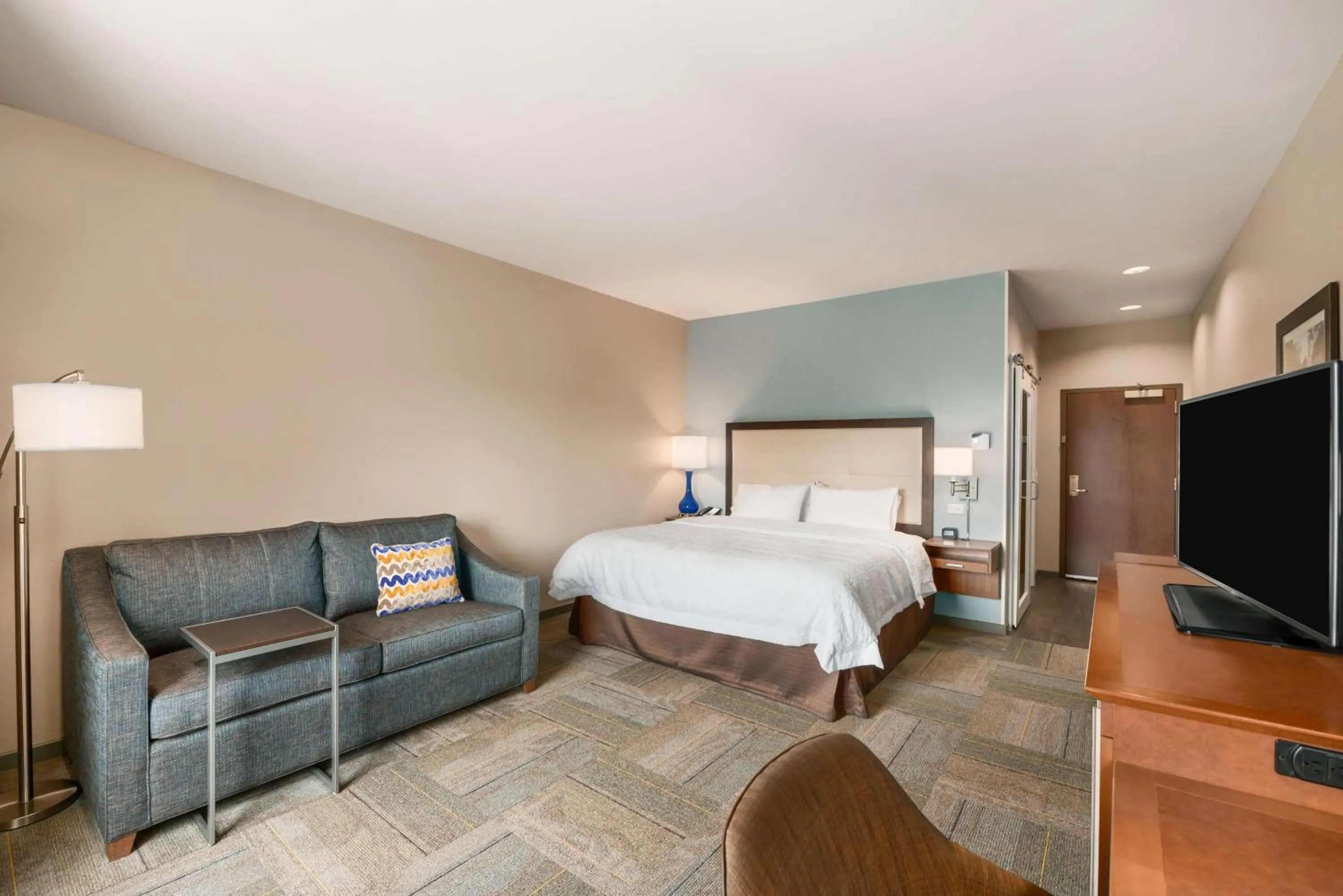 King Room with Sofa Bed in Hampton Inn & Suites - Lavonia, GA