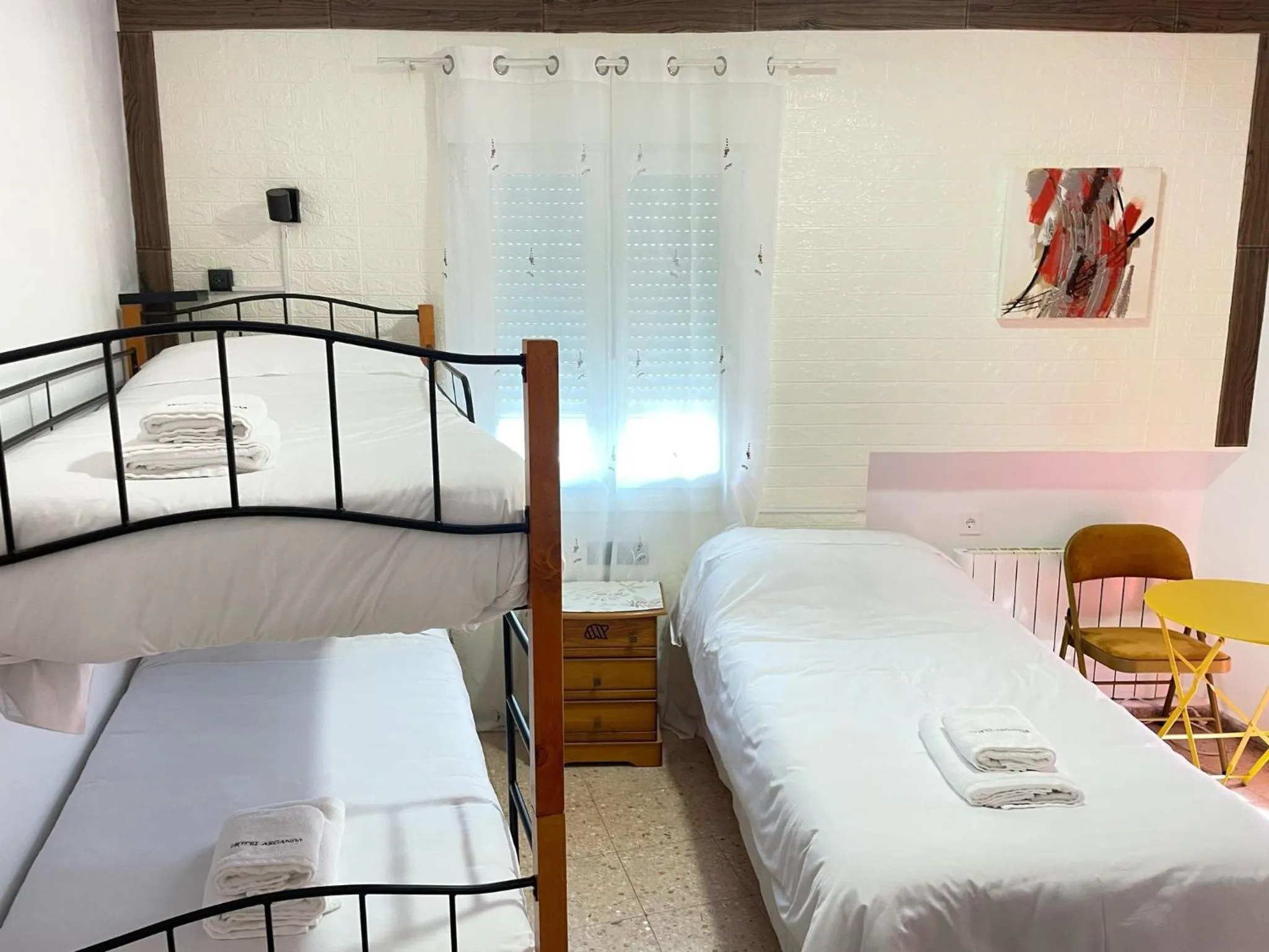 Triple Room with Shared Bathroom in Hotel Arganda