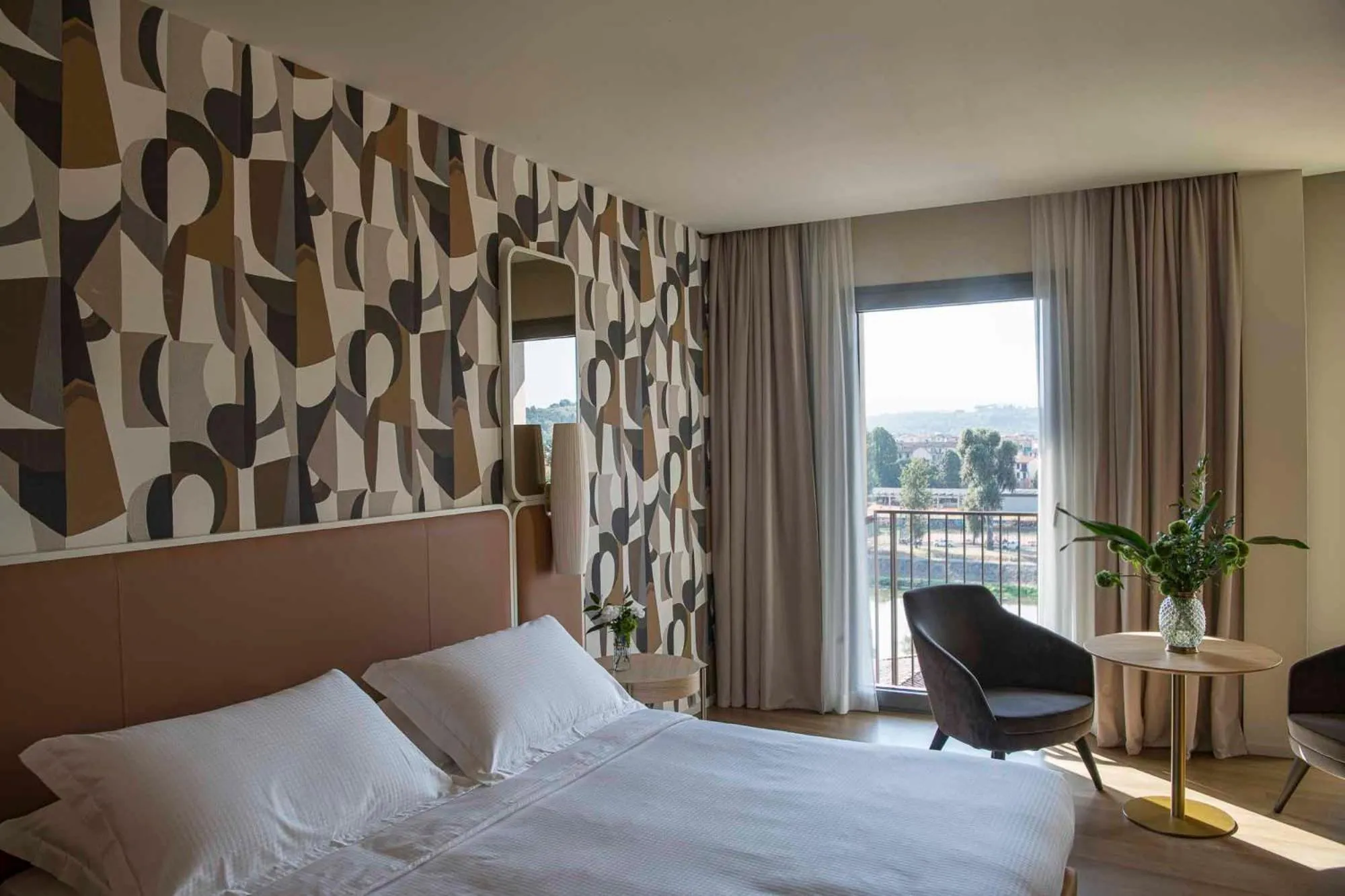 Deluxe Double Room with River View in Columbus Urban Resort