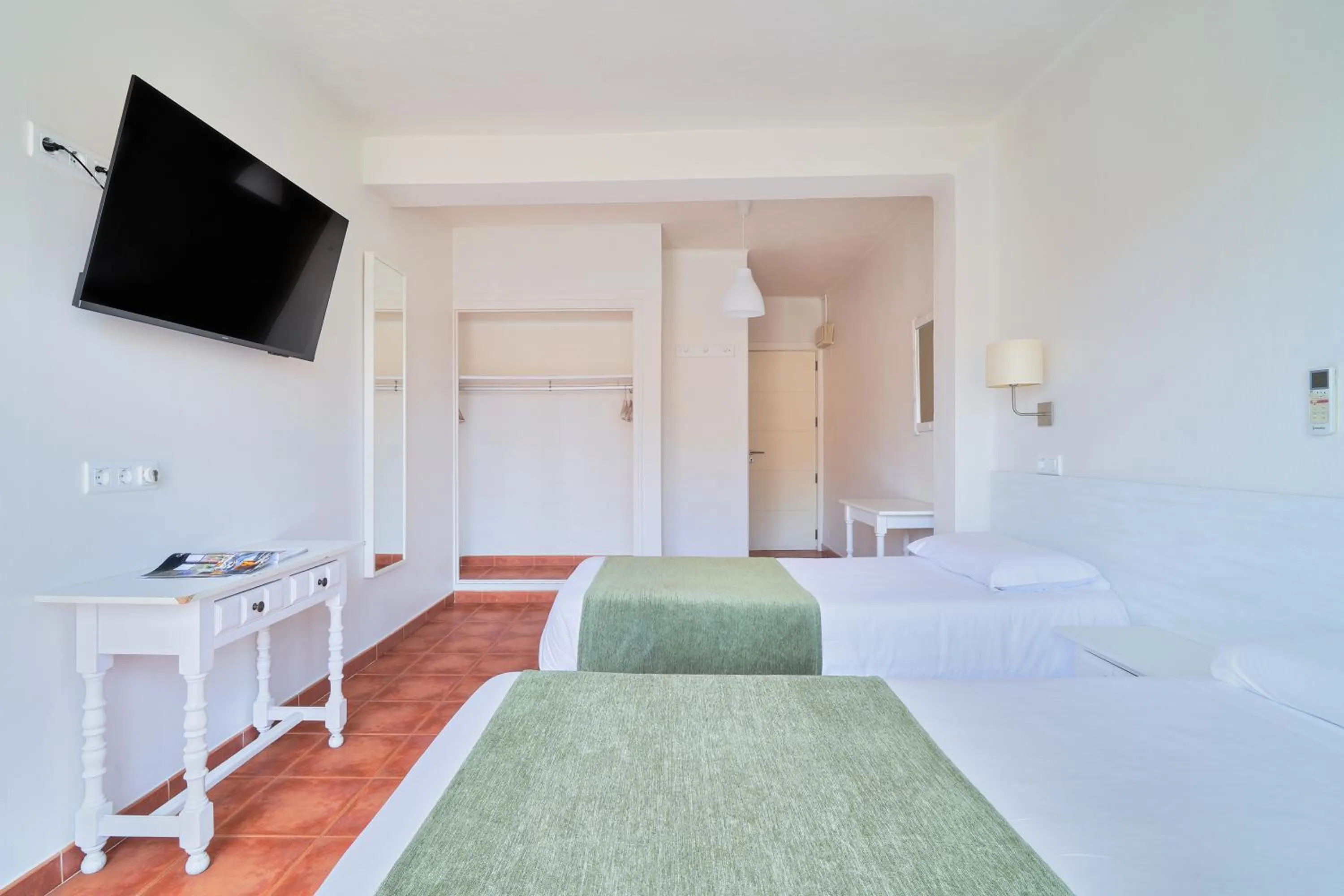 Twin Room in Hostal Sol y Miel