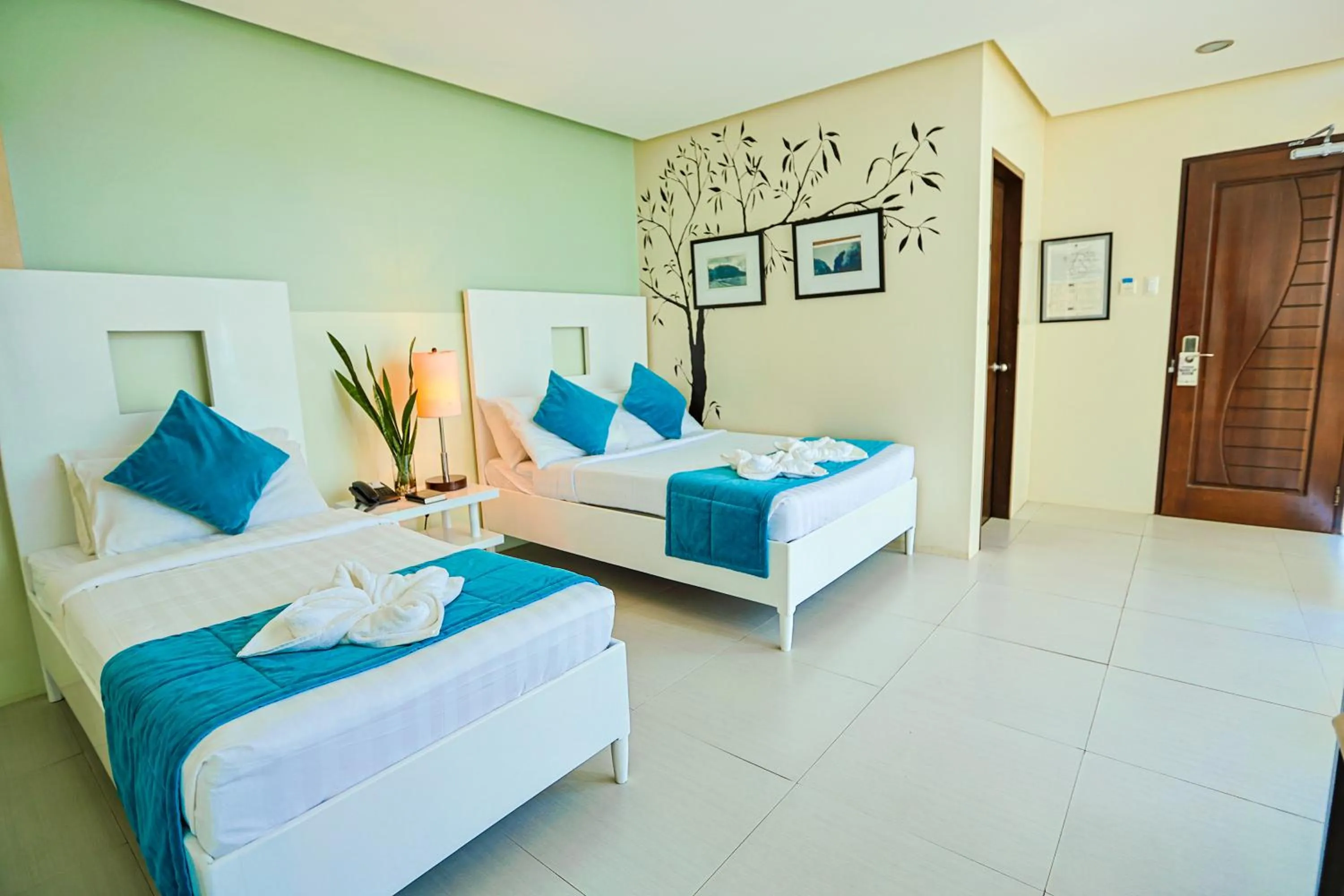 Superior Twin Room in Holiday Suites Business District - formerly Empire Suites Hotel