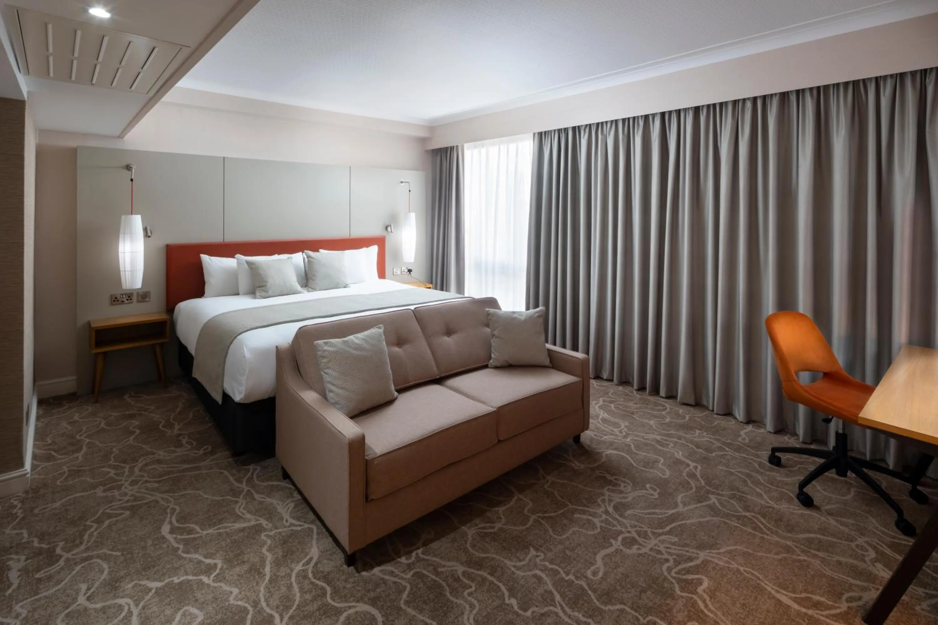 One-Bedroom King Suite with Lounge Access in Crowne Plaza Stratford-upon-Avon by IHG