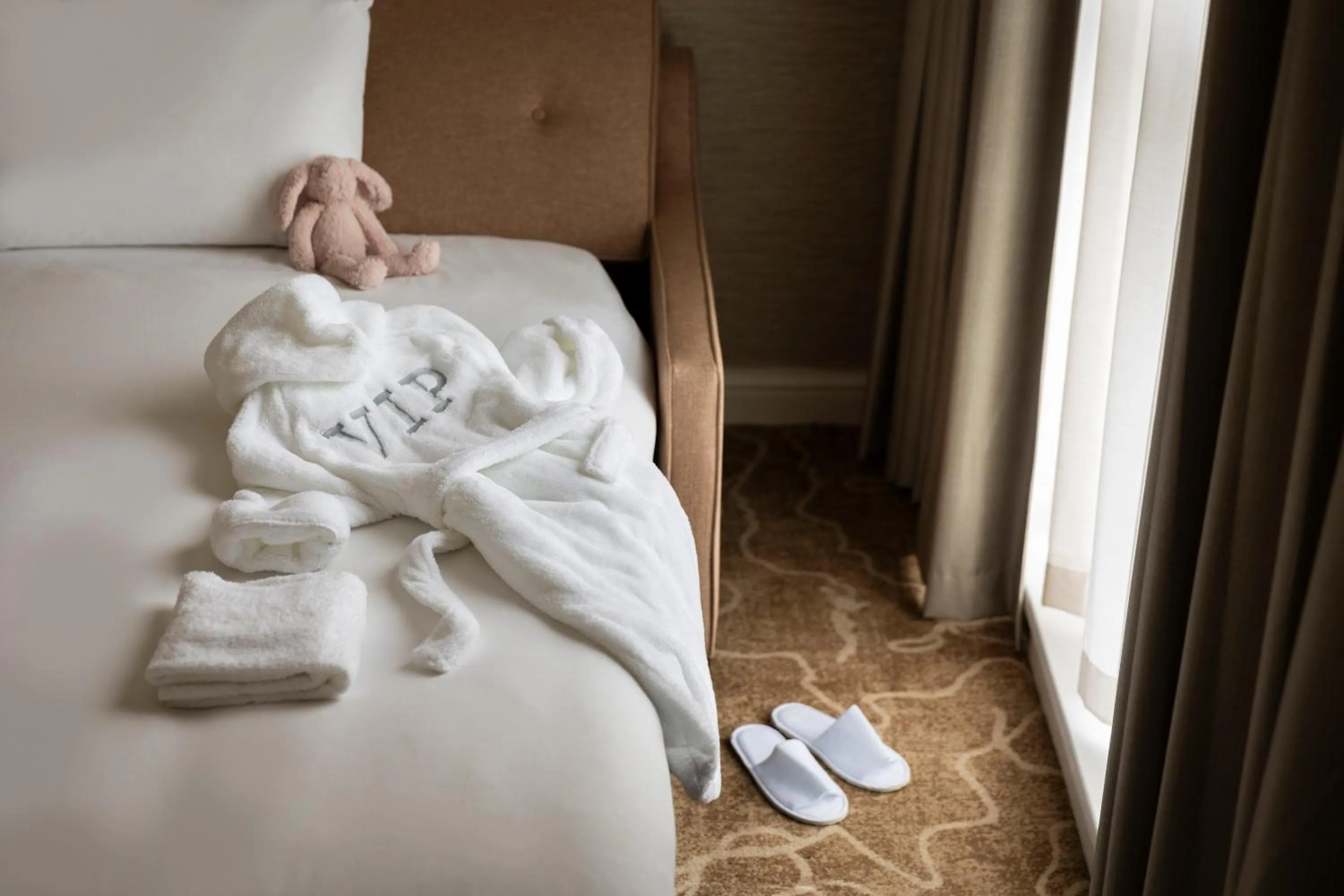 Premium Super KIng Room with Bath - Lounge Access in Crowne Plaza Stratford-upon-Avon by IHG