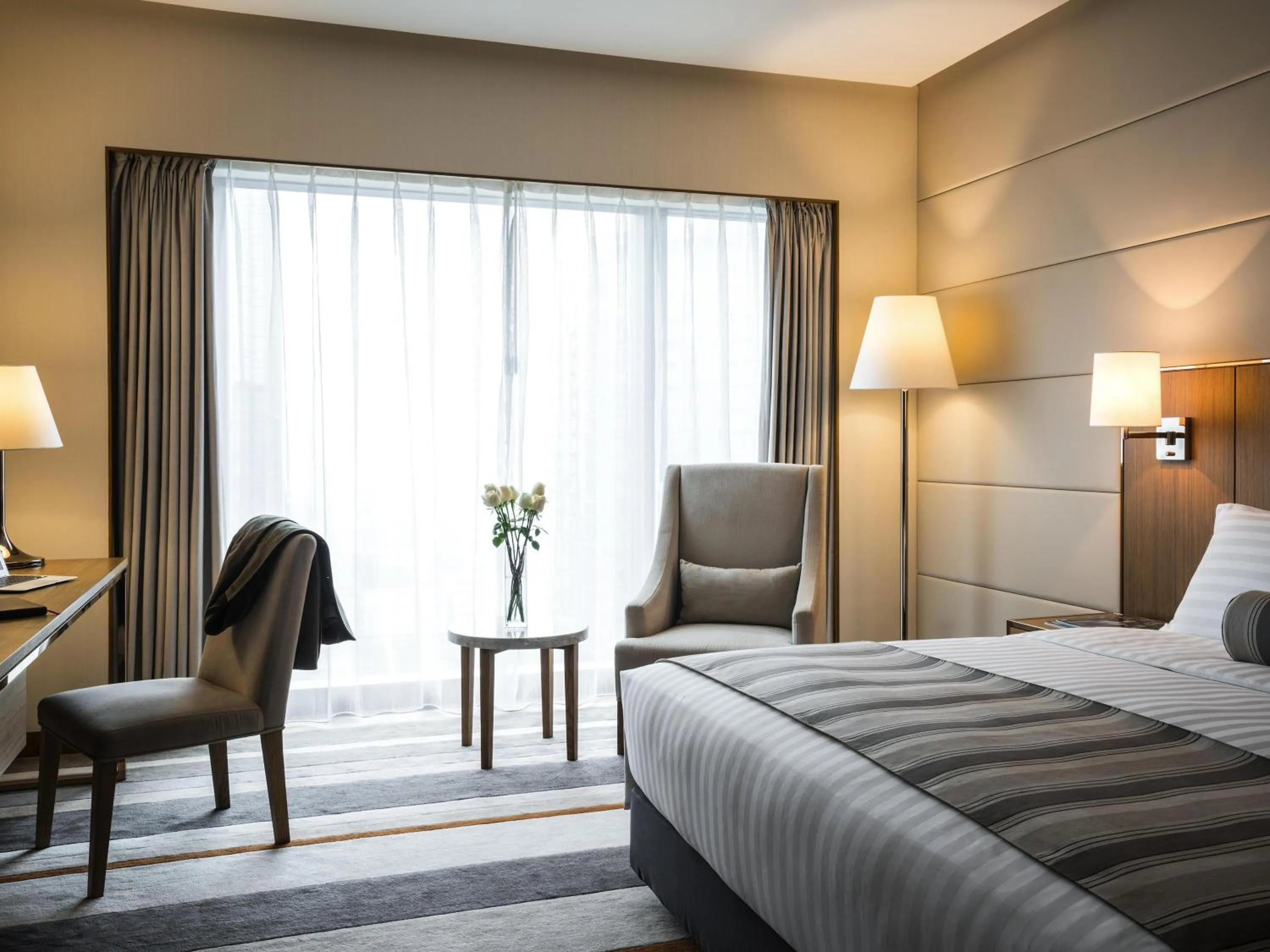 Premium Superior King Room with City View in Pullman Zhuhai