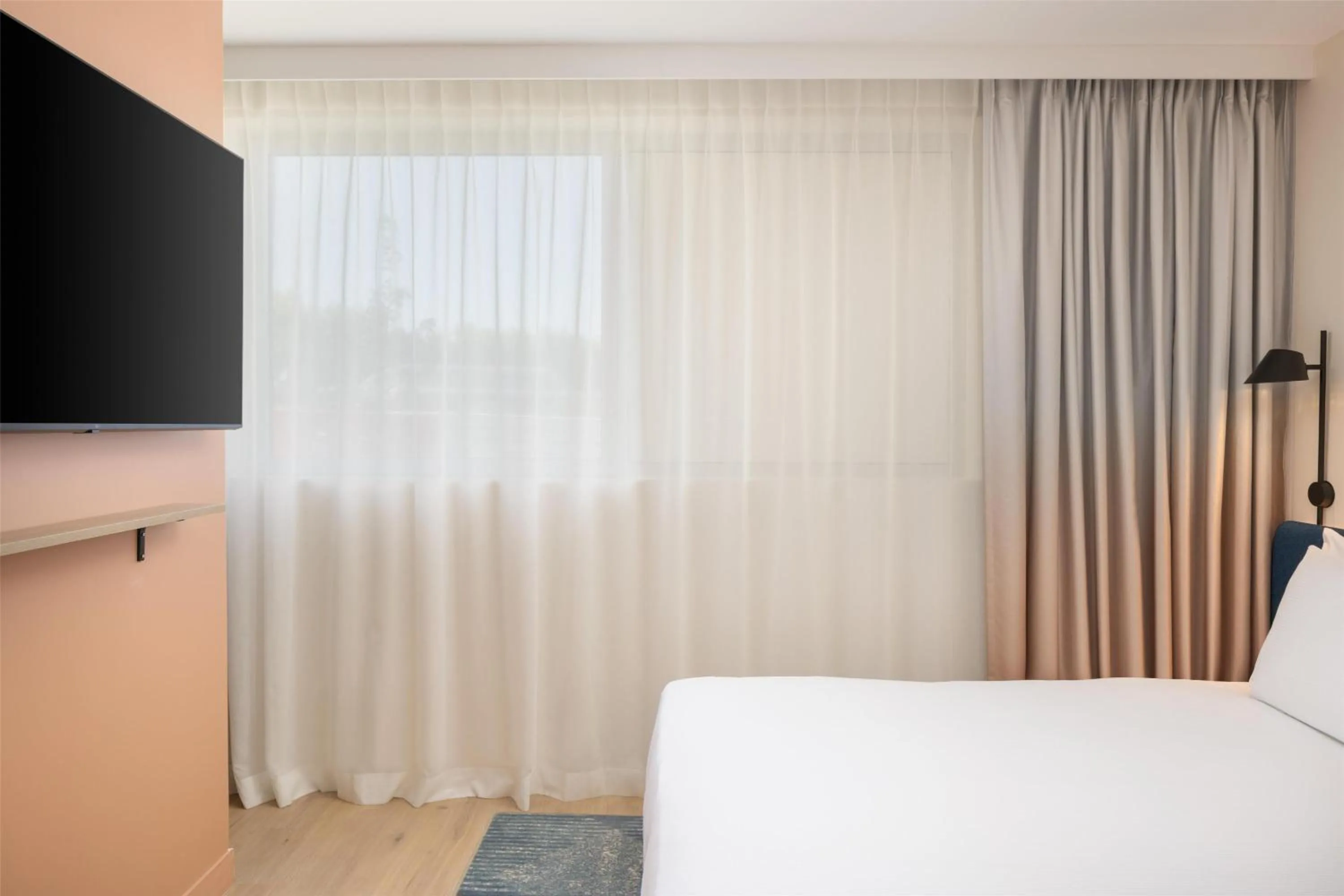 King Room with Sofa Bed in Hampton By Hilton Paris Charles De Gaulle Airport