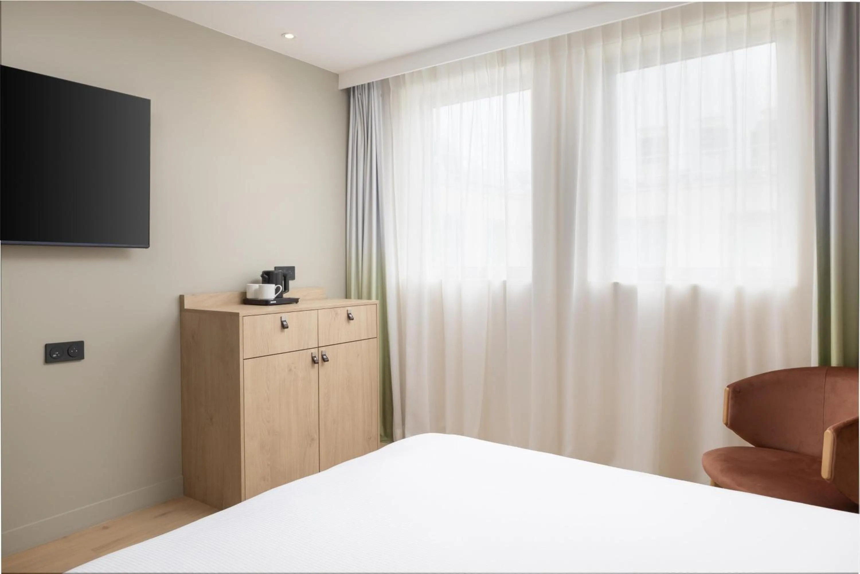 Queen Room - Mobility Access in Hampton By Hilton Paris Charles De Gaulle Airport
