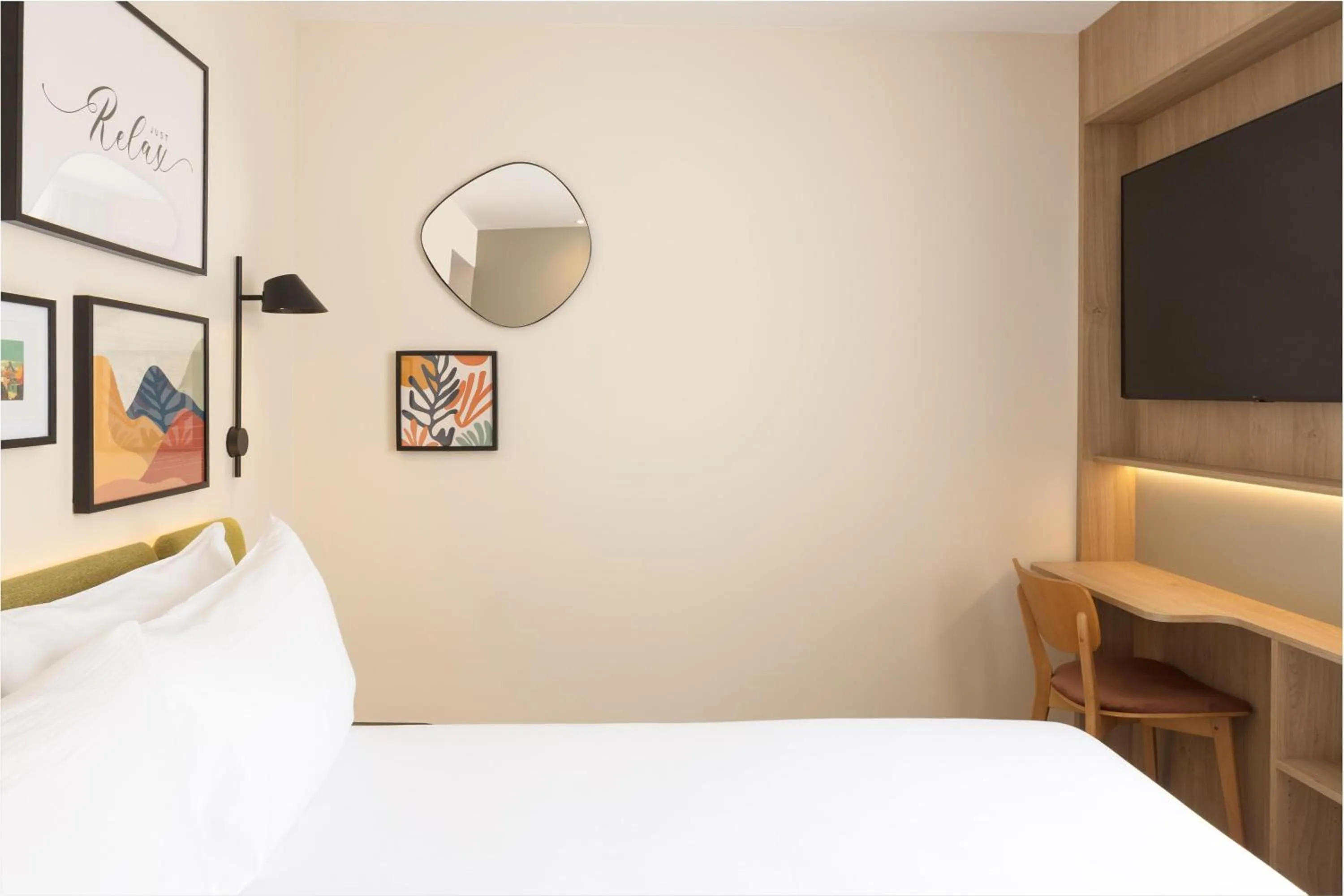 Queen Room in Hampton By Hilton Paris Charles De Gaulle Airport