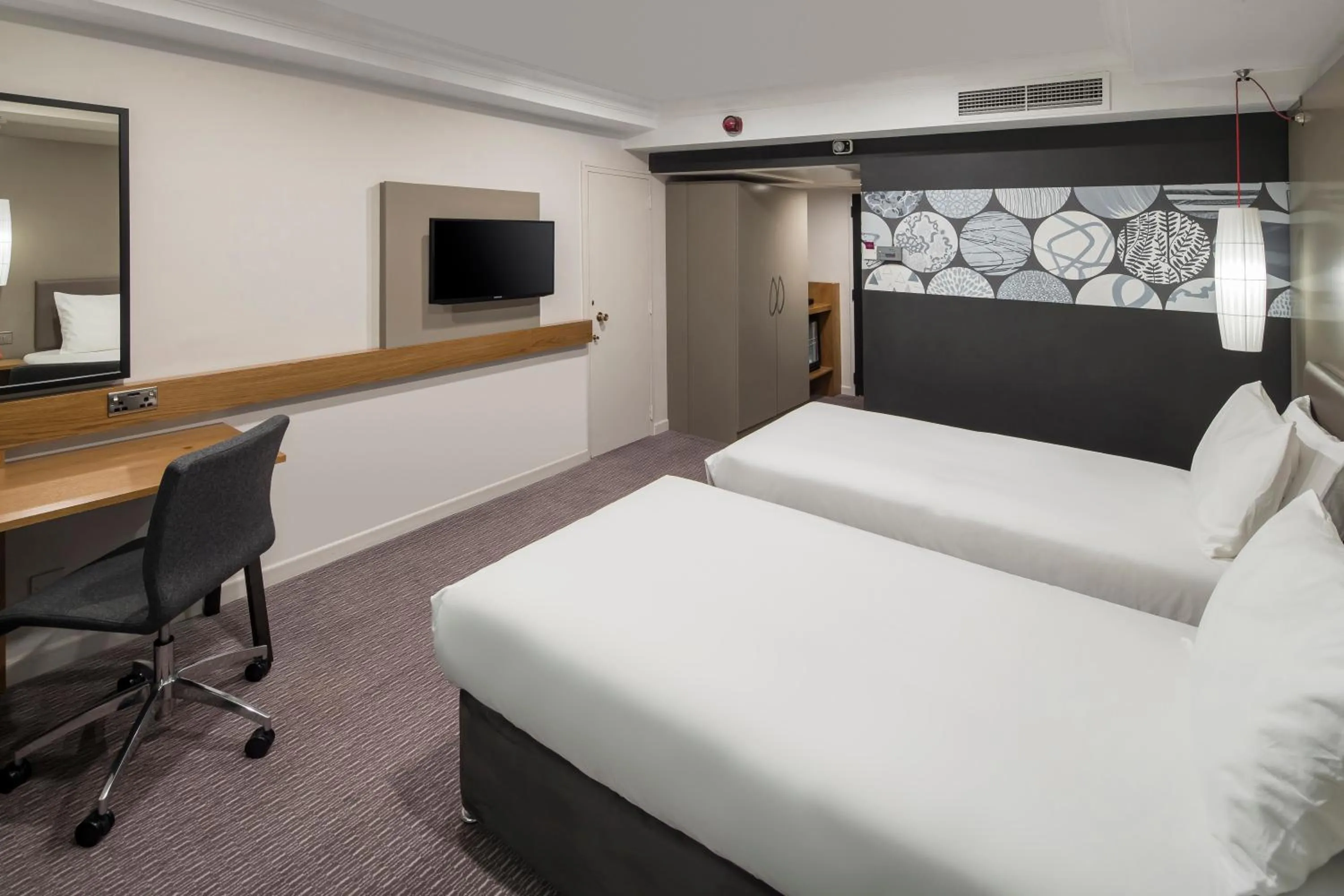 Standard Twin Room - Disability Access in Crowne Plaza Nottingham by IHG