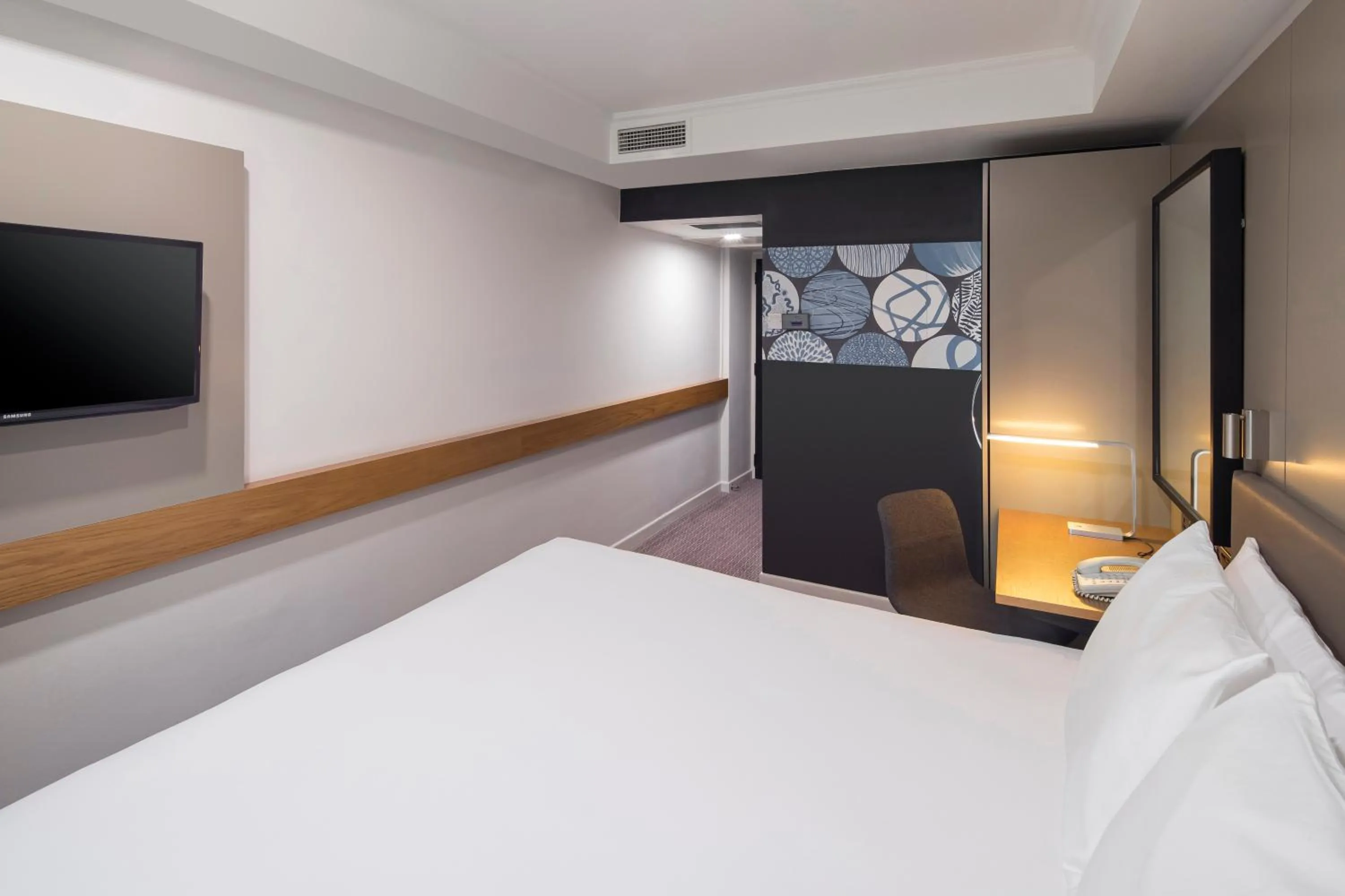 Standard Super King Room - Top Floor in Crowne Plaza Nottingham by IHG