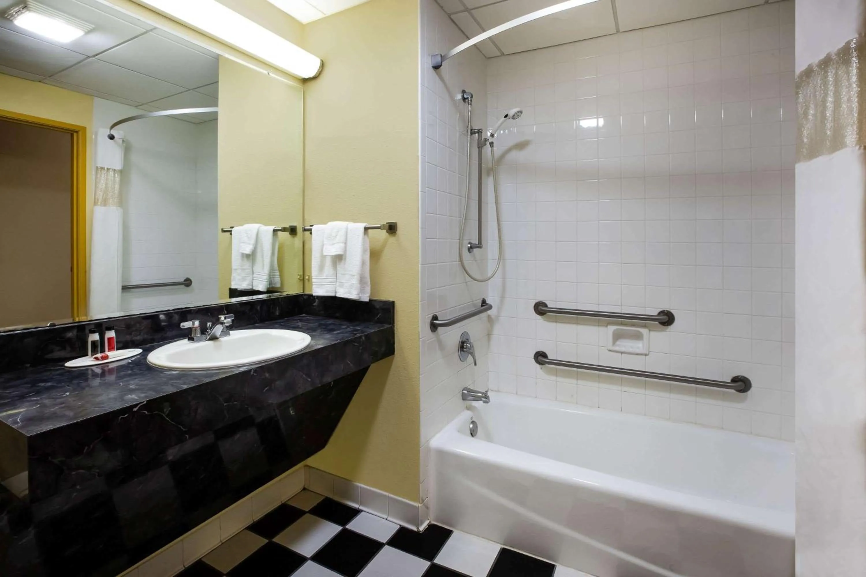 Queen Room - Disability Access/Non-Smoking in Days Inn by Wyndham Donegal