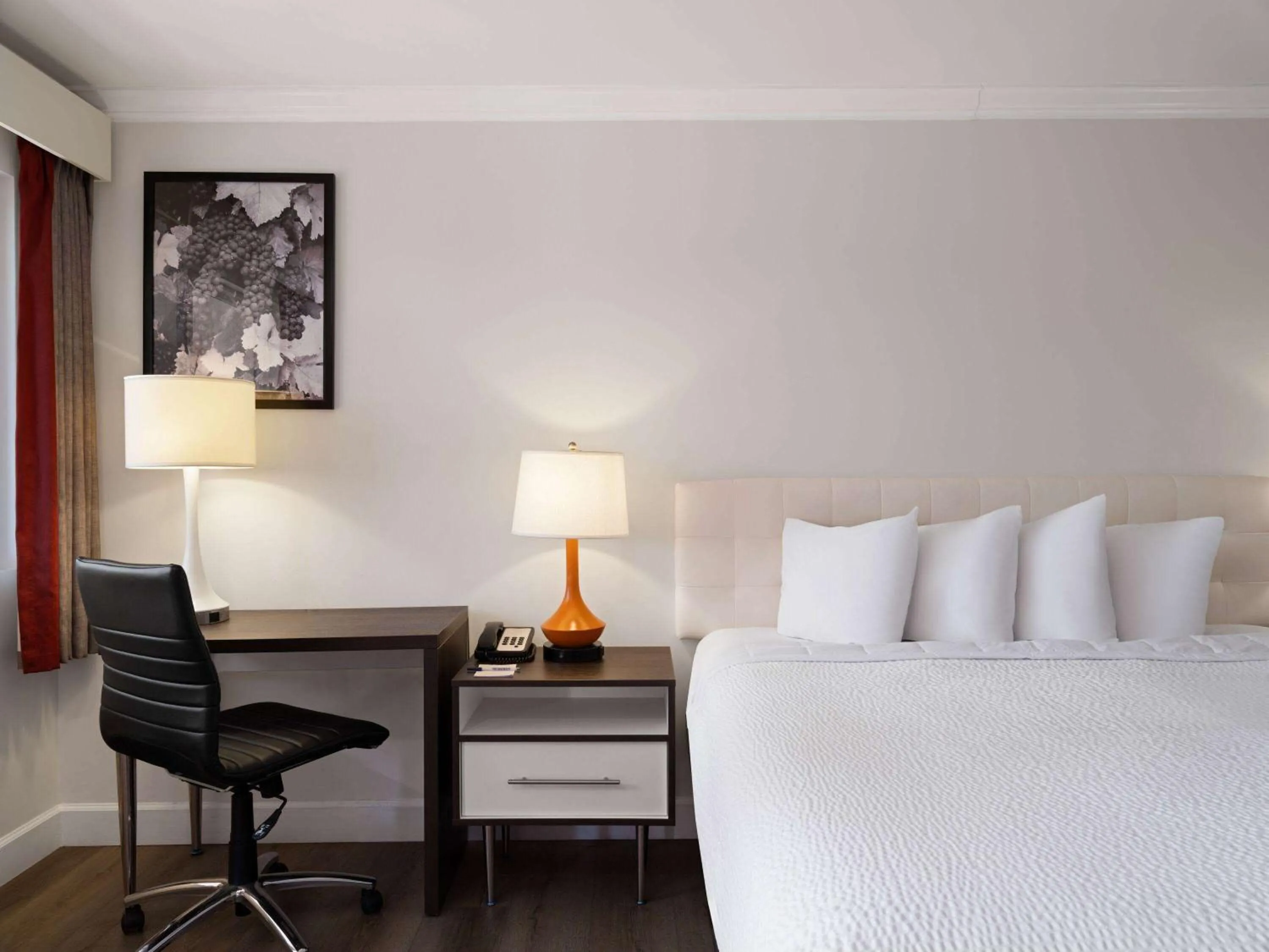 Business King Room - Non-Smoking in Ramada by Wyndham San Diego Poway Miramar