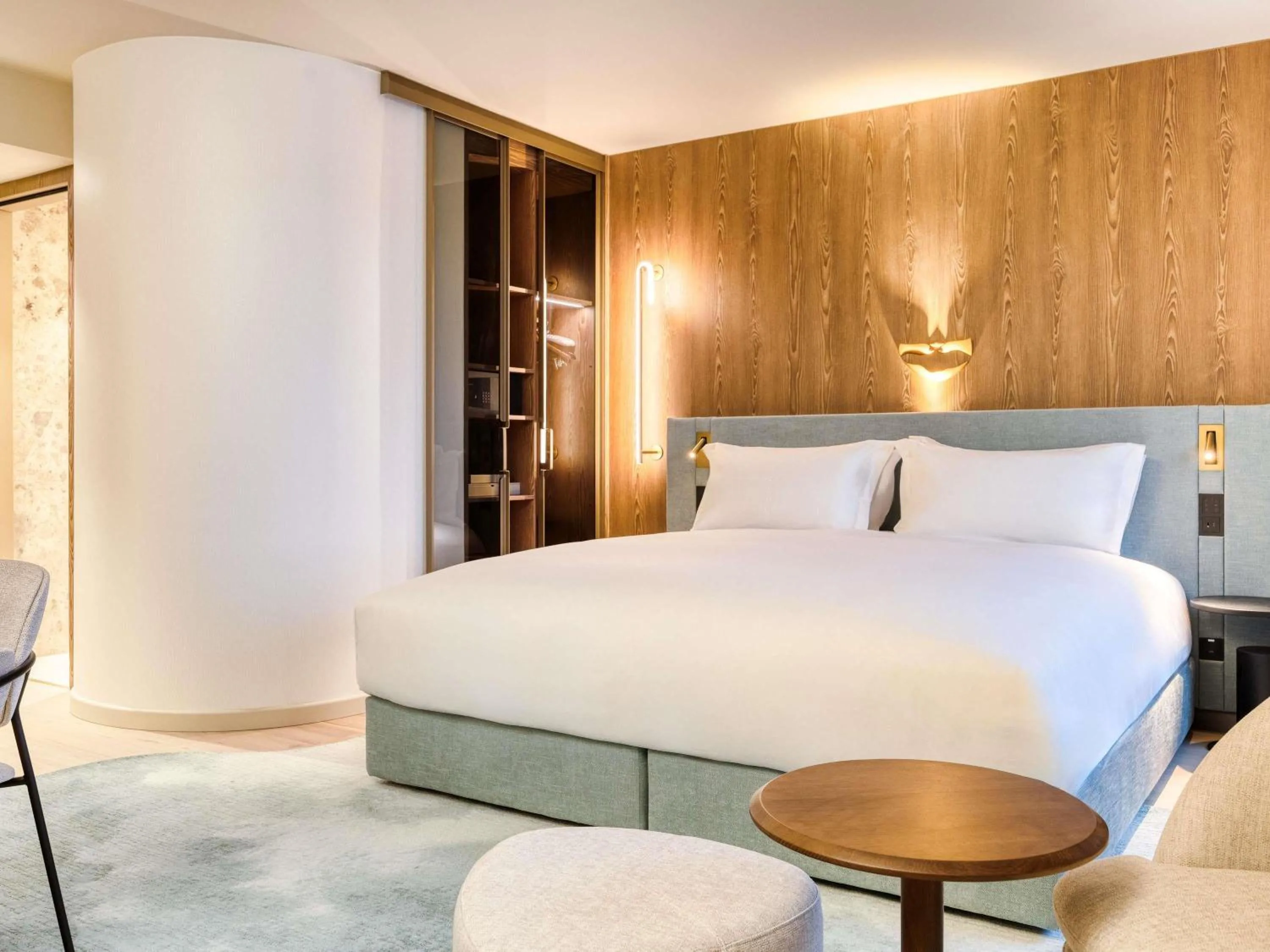 Executive Junior King Suite in Mövenpick hotel Brussels airport