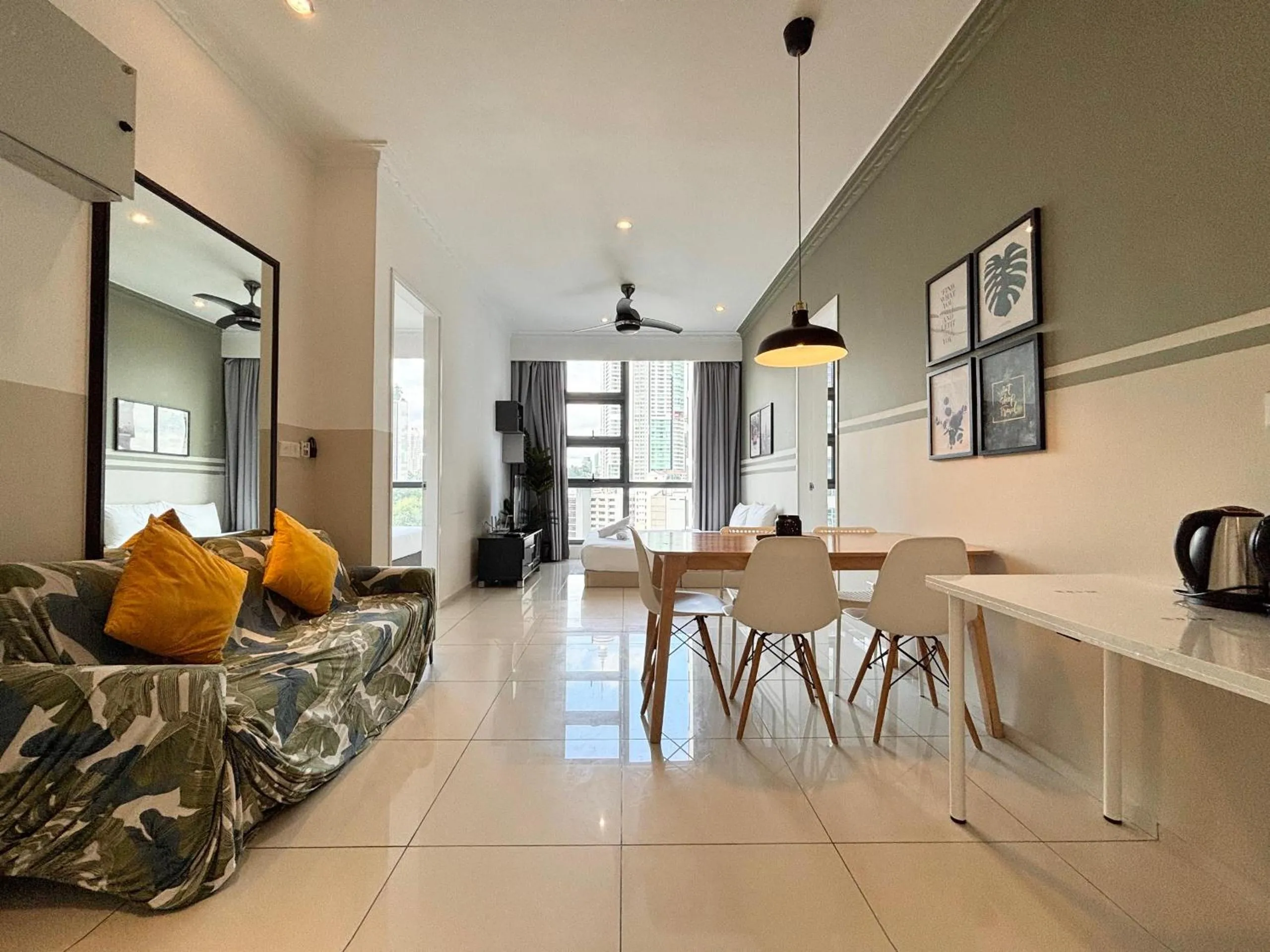 Deluxe Queen Suite in The Robertson-Bukit Bintang by PILLOWTALKS