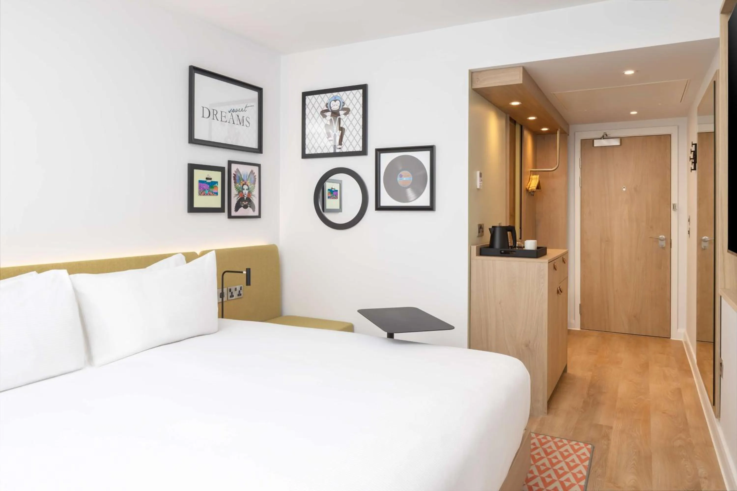 Super King Room in Hampton By Hilton Nuneaton
