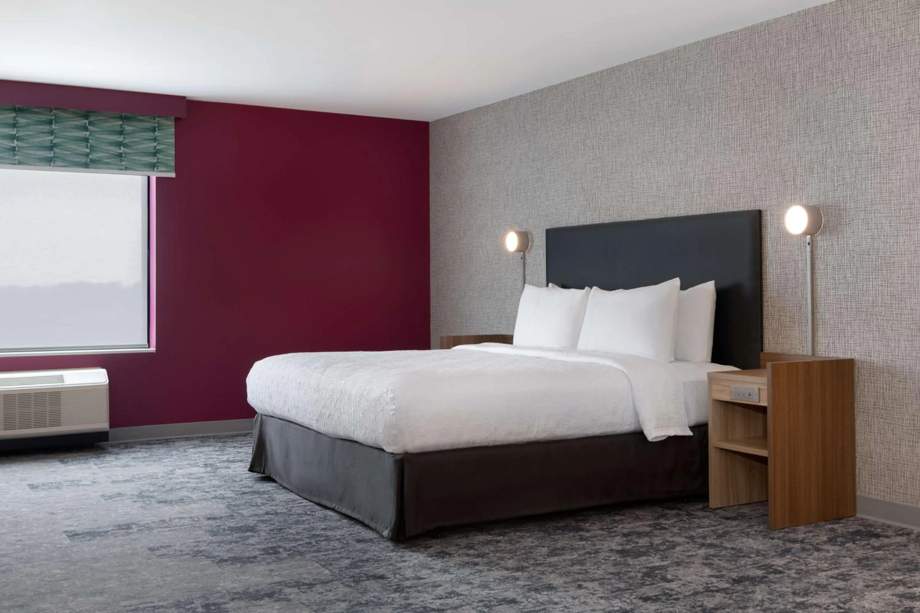 One-Bedroom King Suite with Bath Tub - Mobility Accessible in Home2 Suites By Hilton Sheboygan