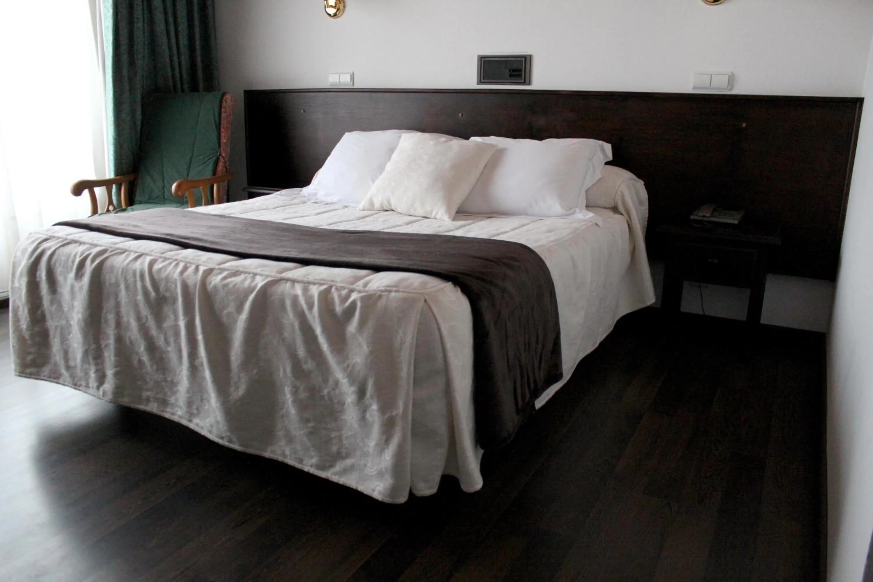 Single Room in Hotel Park