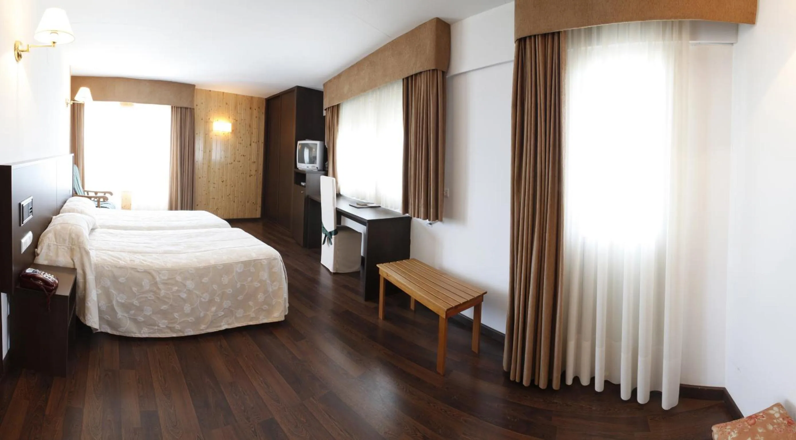 Double Room (2 Adults + 1 Child ) in Hotel Park