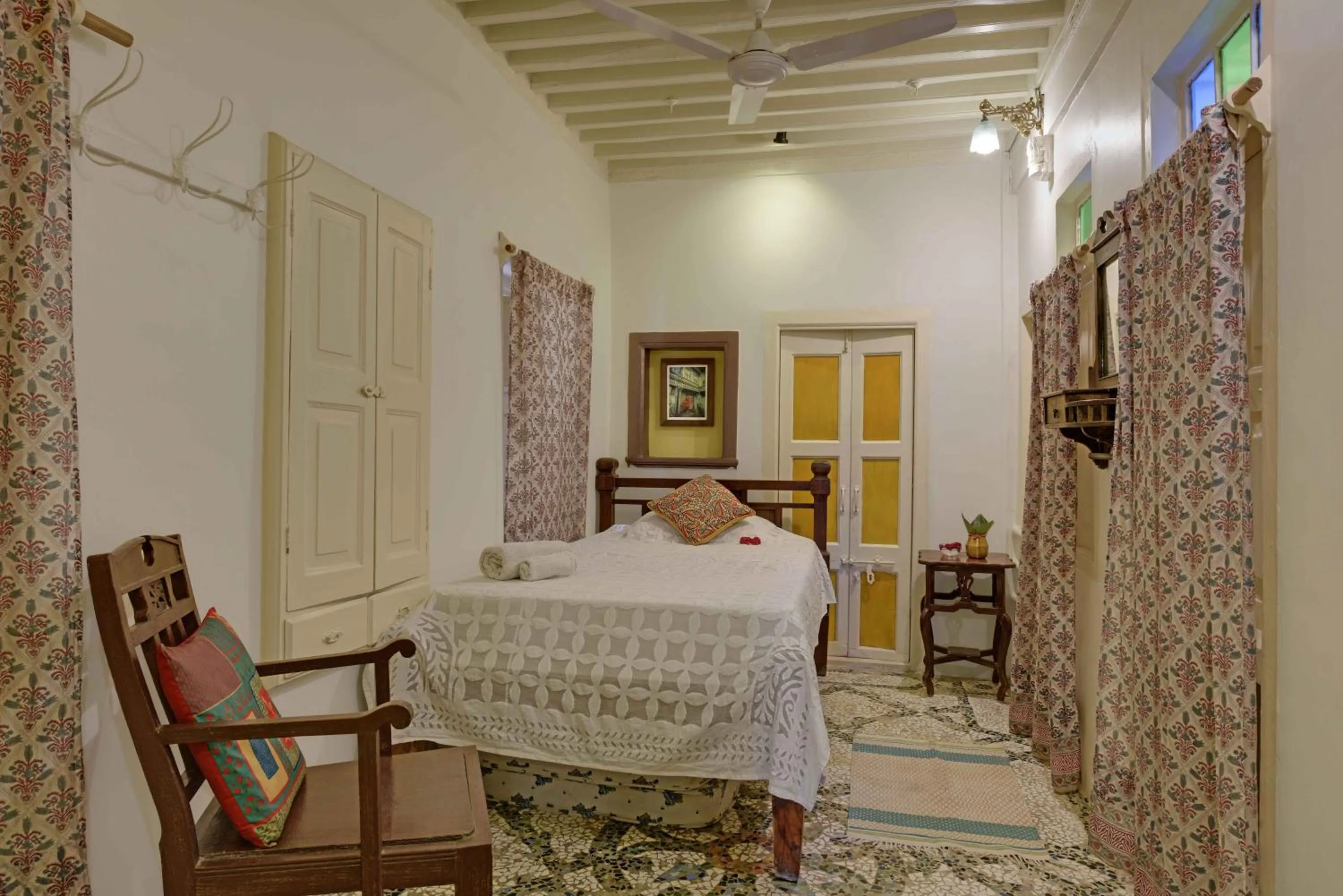 Heritage Single Room with study in French Haveli