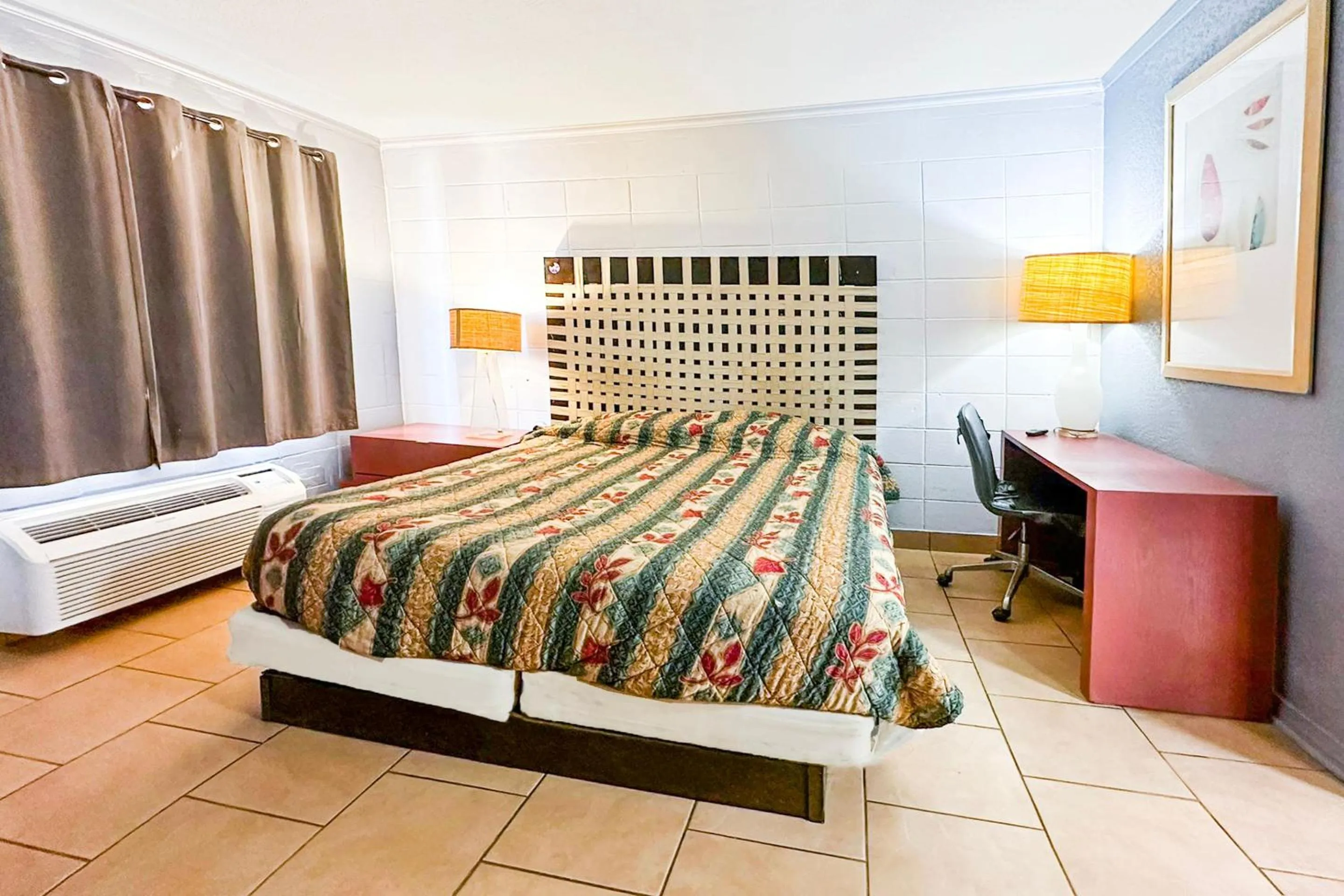 King Bed Smoking in Sunrise Inn By OYO Albany