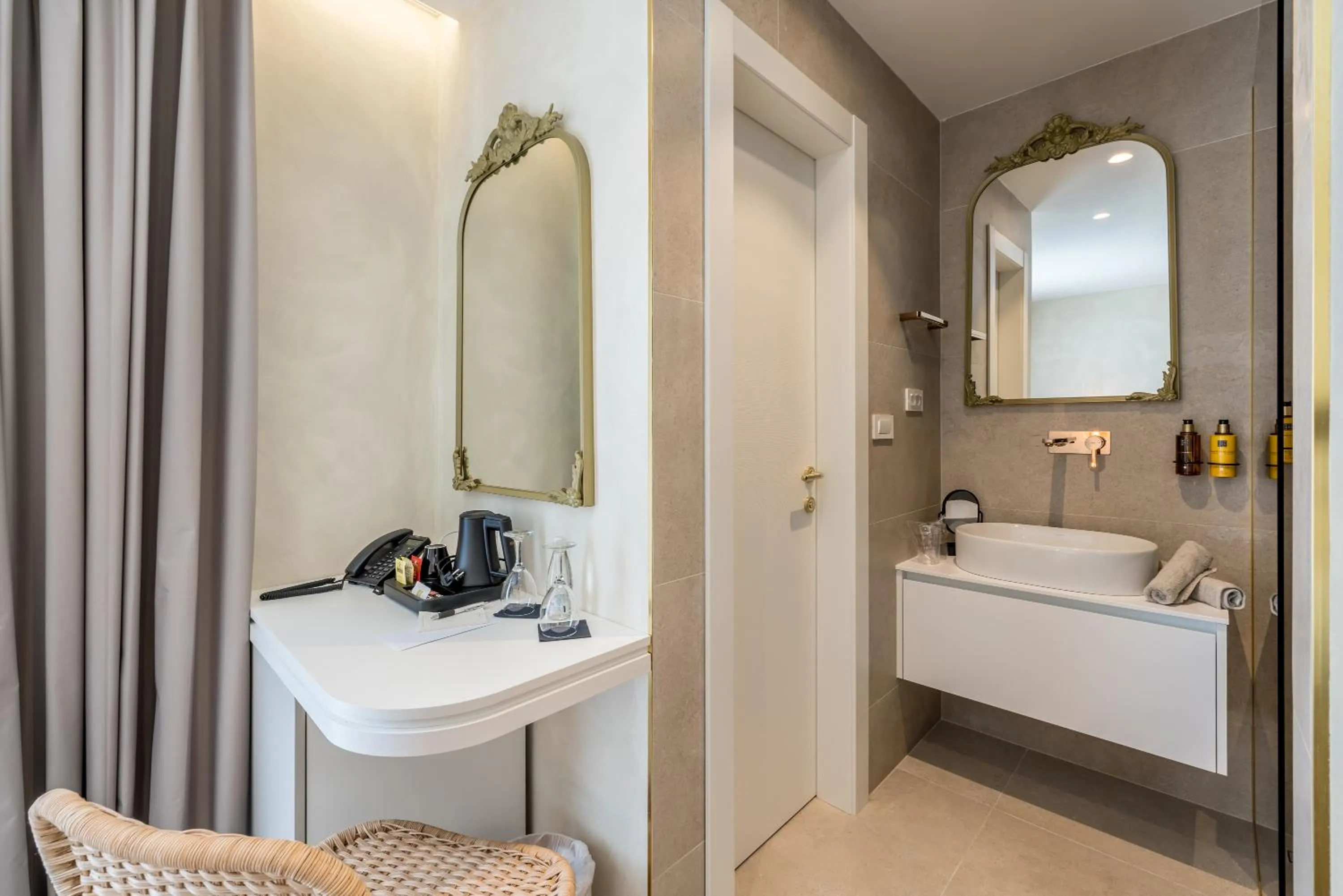 Twin Room with Mountain View in Hotel Aria