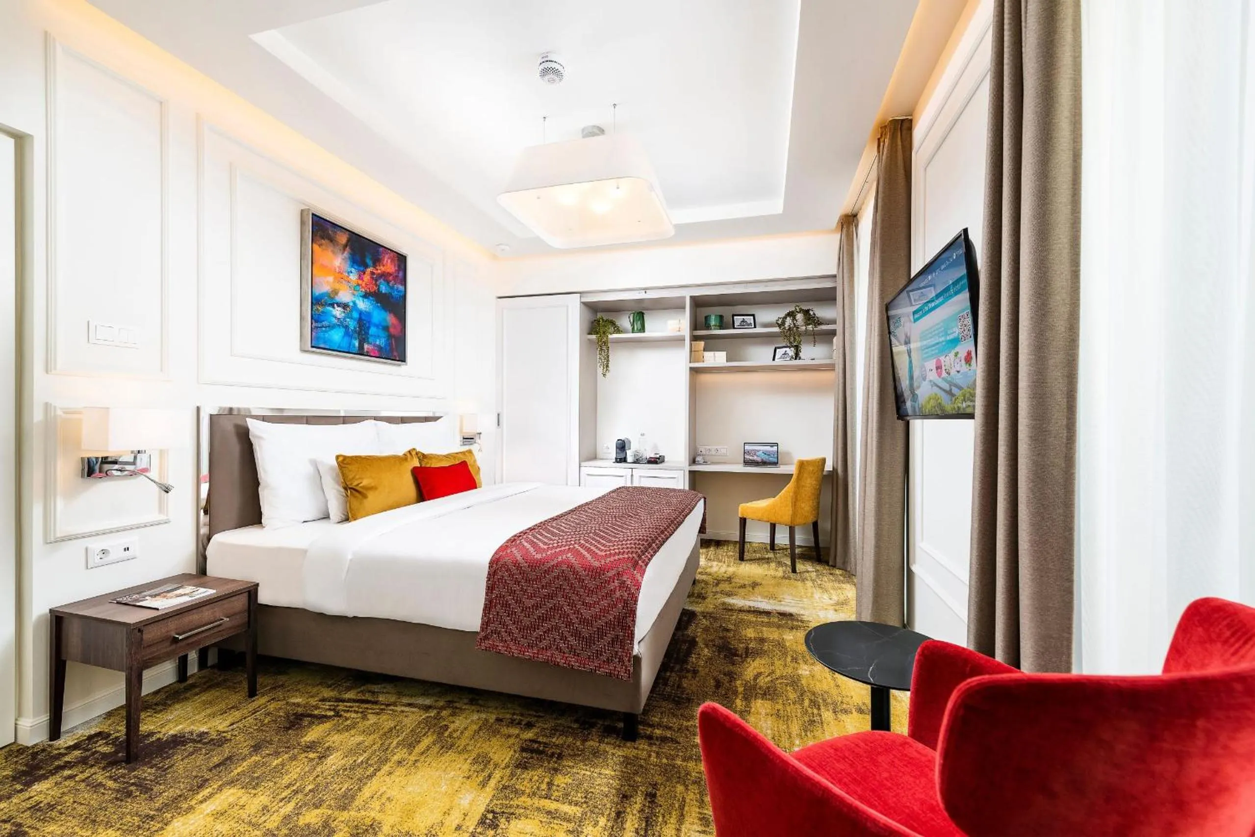 Premium Connecting Room in Three Corners Avenue Hotel