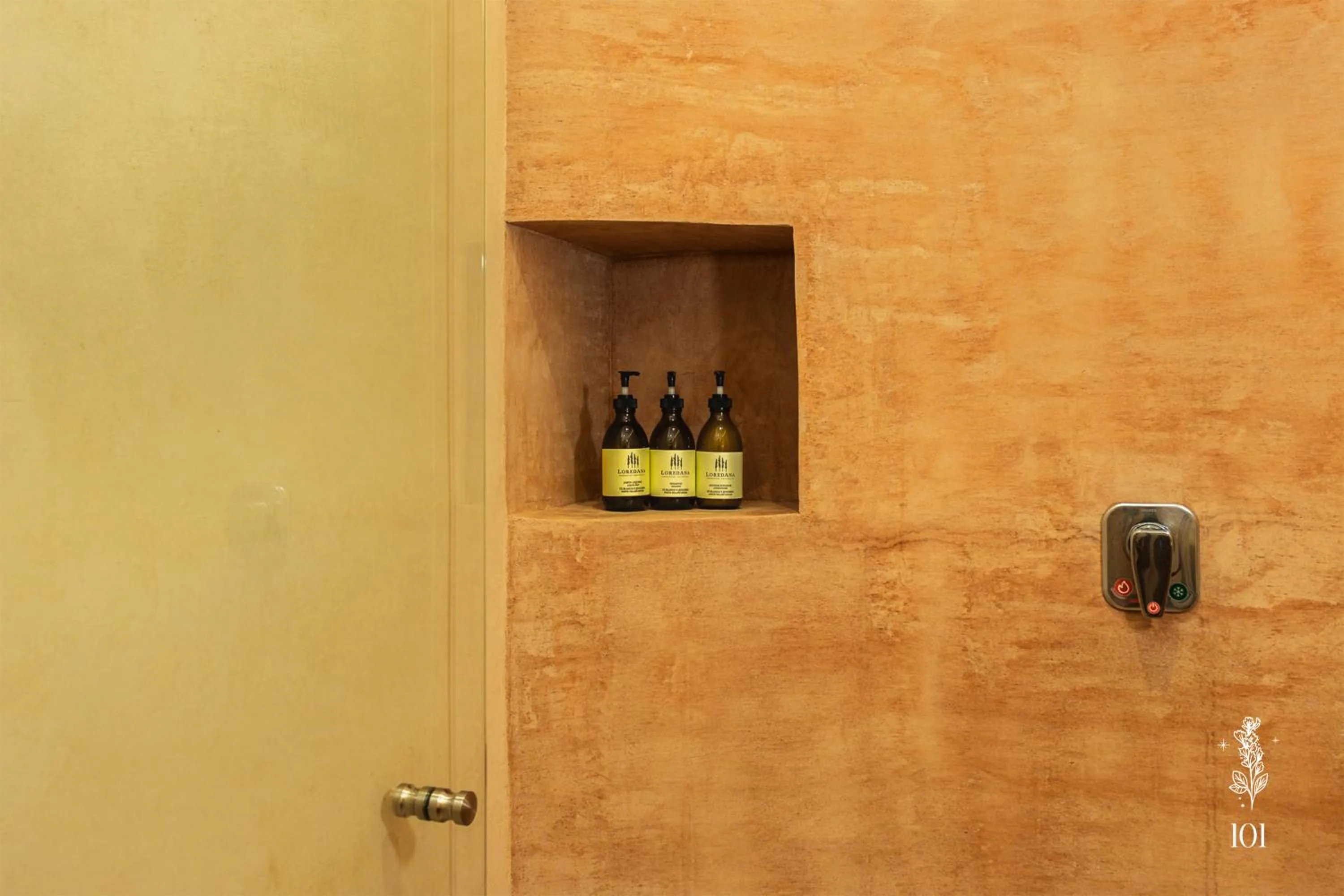 Deluxe Double Room with Bath in Sauvé Casa Boutique